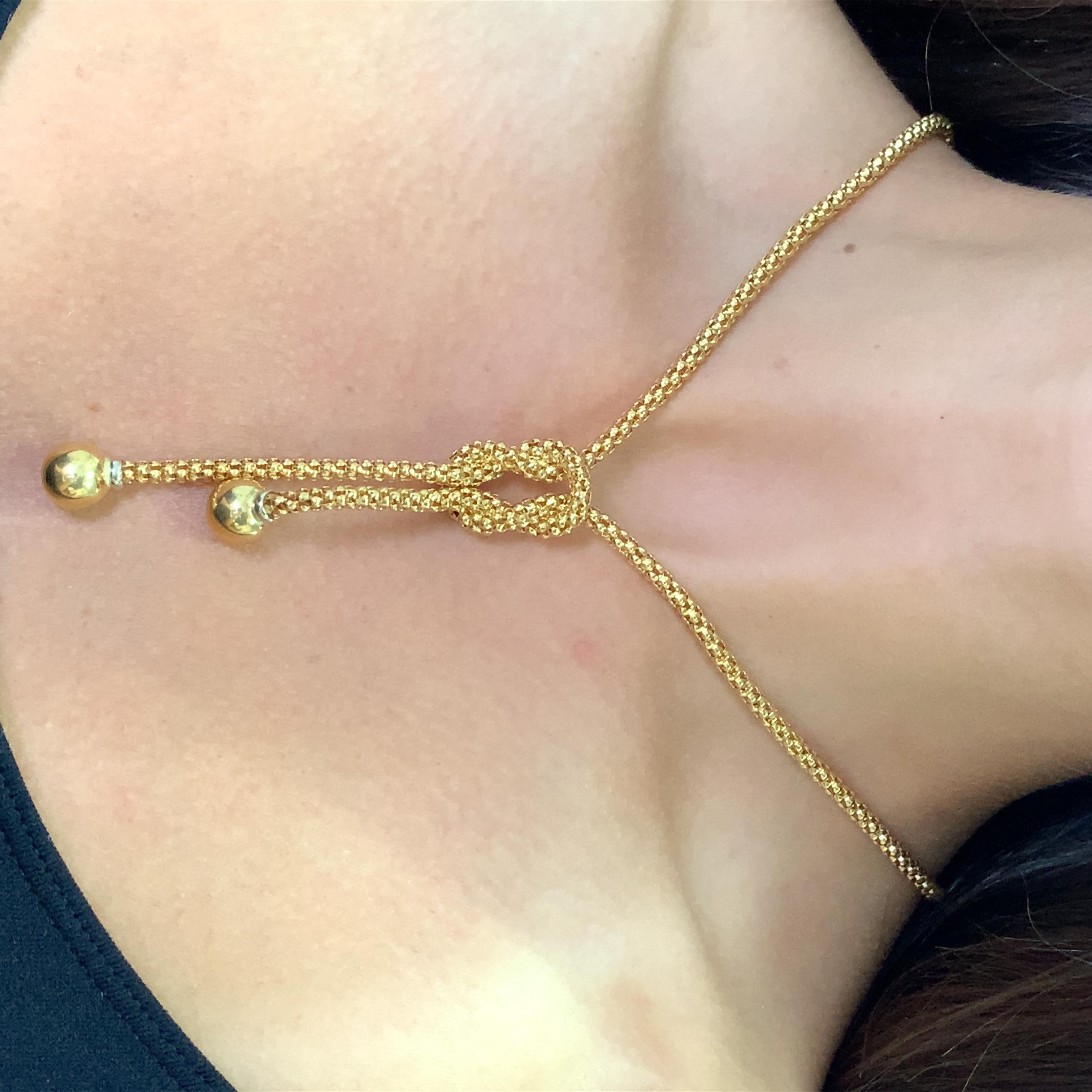Art déco Collier en or jaune 18k avec pendentif en forme de goutte en vente