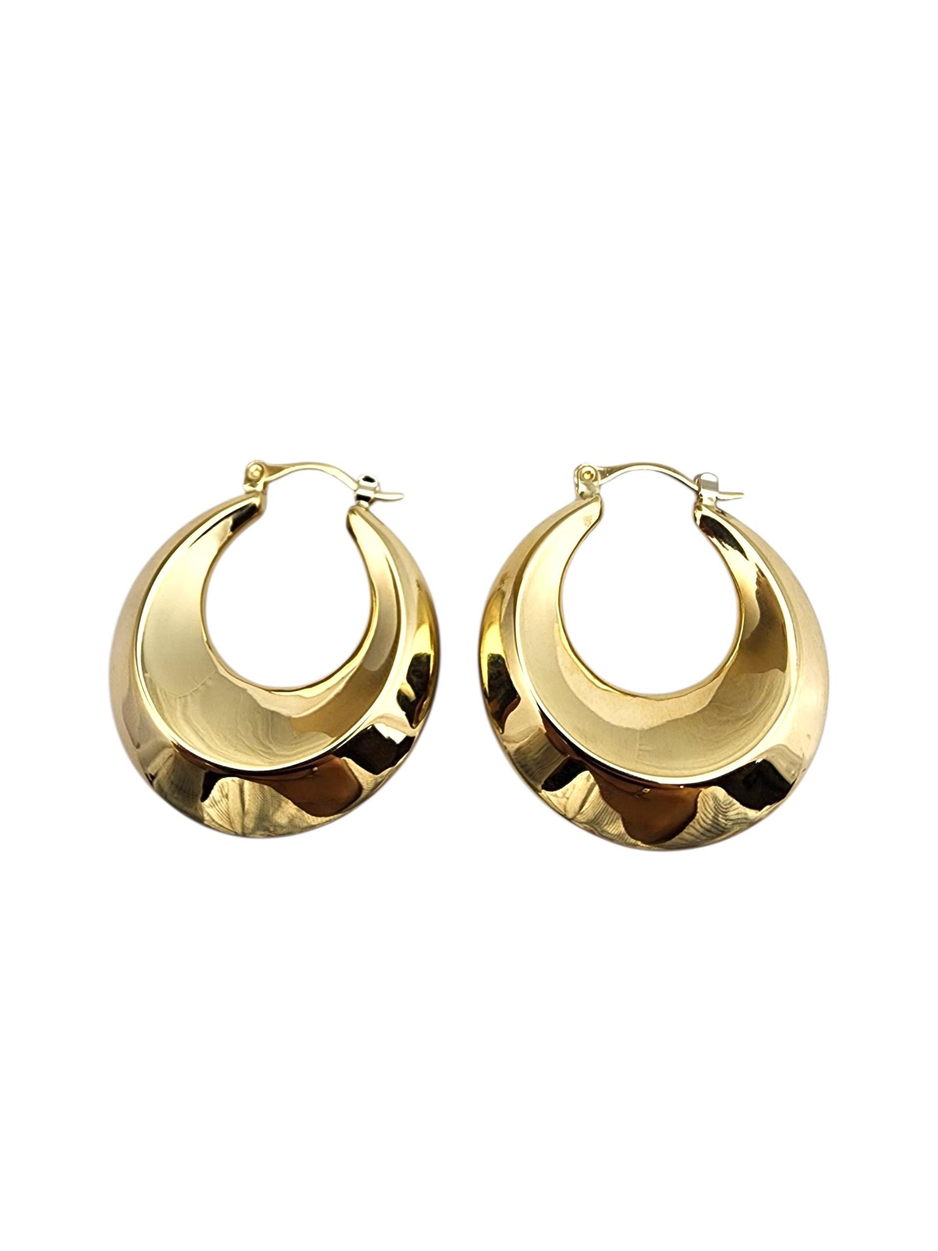 18K yellow gold  Chunky Hoop Earrings-

18K yellow gold chunky hoop earrings — thick, polished, and designed for a striking, modern look.

Size: 40 mm x 11 mm x 12 mm

Weight: 7.0 gr./ 4.5 dwt.

Stamped: 18K Italy Milor

Very good condition,