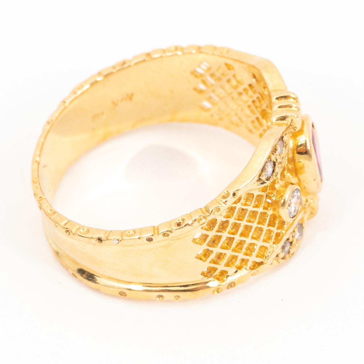18 Karat Yellow Gold Cigar Mesh Front Band Ring with Ruby In Good Condition For Sale In St.amford, CT