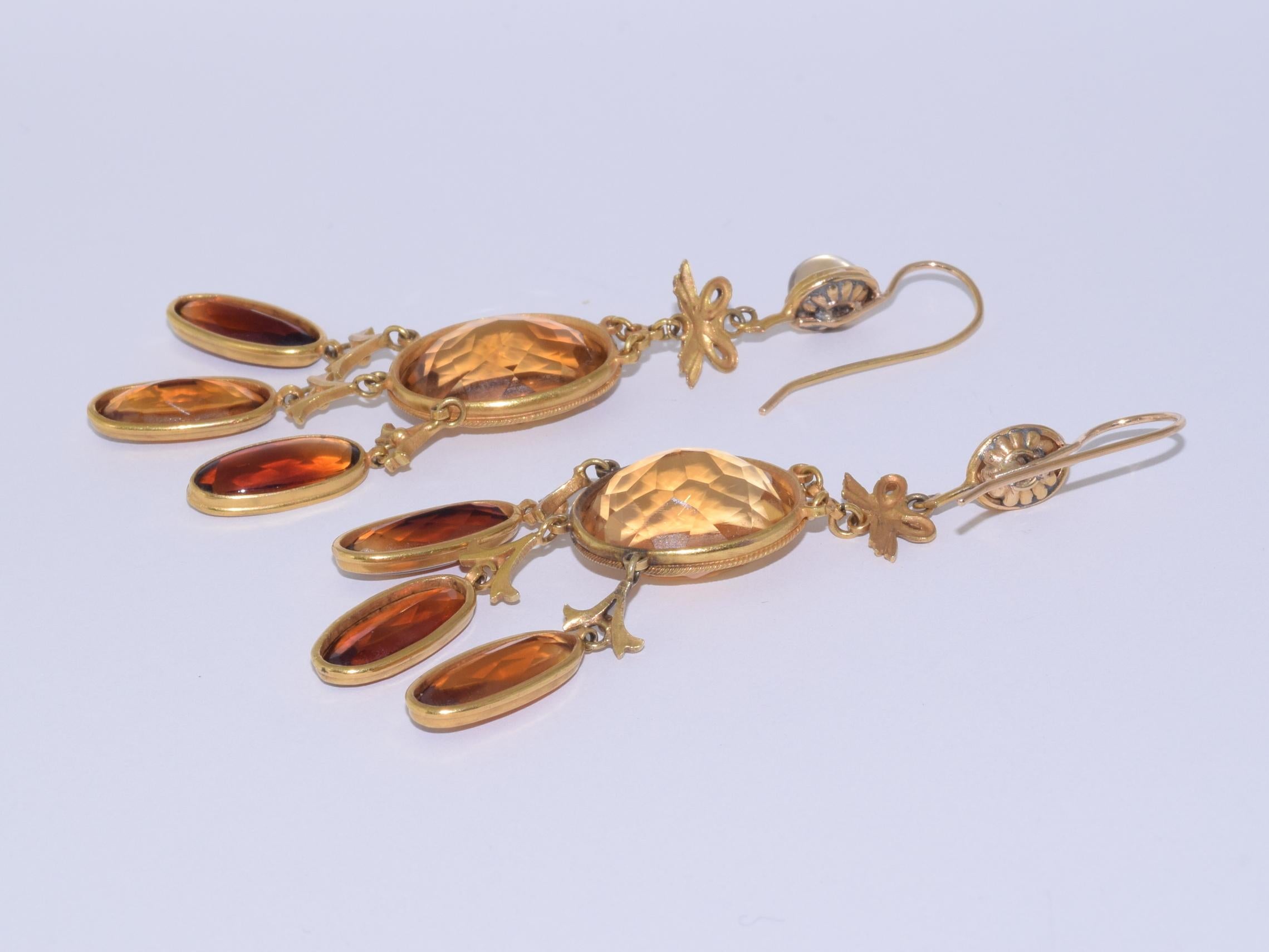 Oval citrines totaling approximately 17.50 carats are suspended with a fringe of bufftop oval citrines totaling approximately 10.50 carats in 18 karat yellow gold mountings with bow motifs.

Length: 3 inches.
Width: 1-7/16 inches.