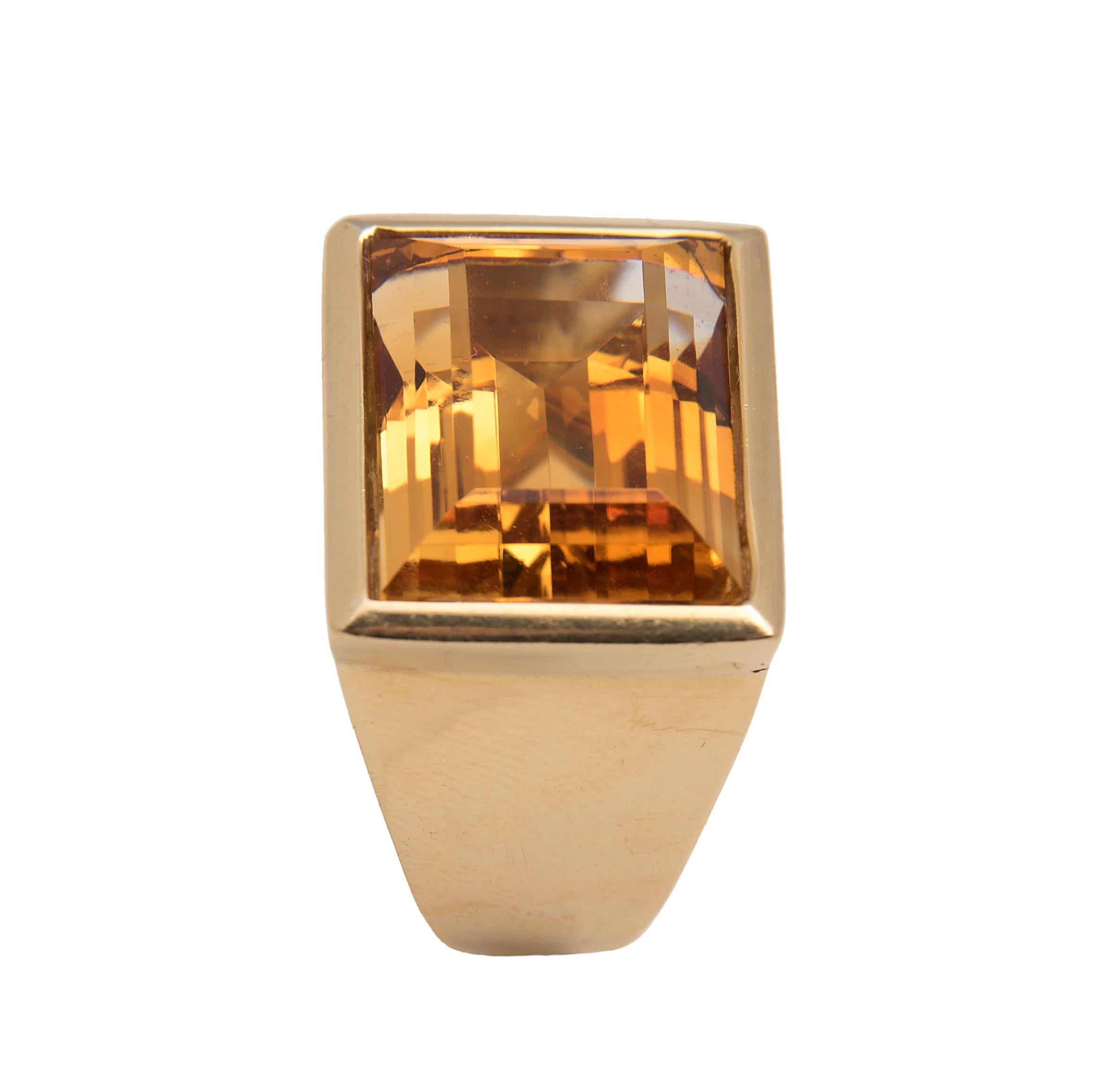 Women's or Men's 18 Karat Yellow Gold Citrine Chevalliere Ring For Sale