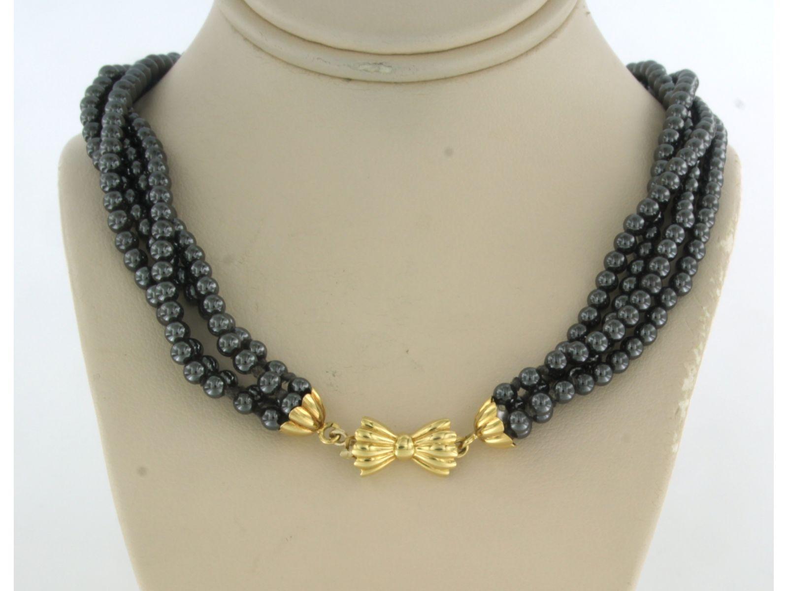 Modern 18k yellow gold clasp on a hematite bead necklace - 40 cm long For Sale