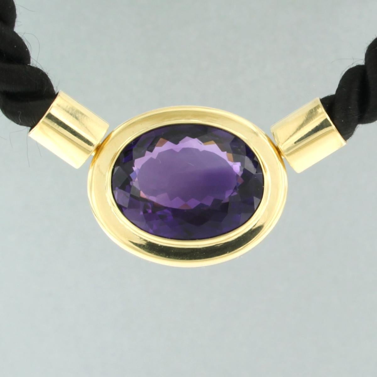 Verschluss aus 18 Karat Gelbgold mit Amethyst auf einer schwarzen Seil-Halskette - 28,4 Gramm Damen im Angebot