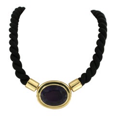 Chiusura in oro giallo 18k con ametista incastonata su una collana di corda nera - 28,4 grammi