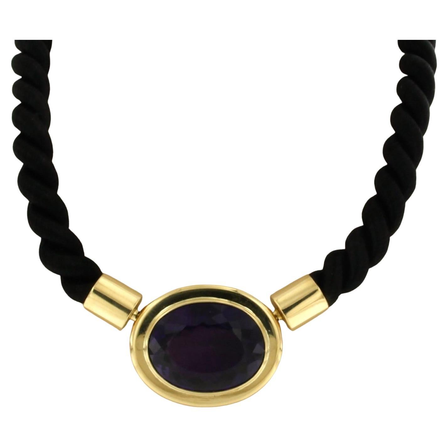 Verschluss aus 18 Karat Gelbgold mit Amethyst auf einer schwarzen Seil-Halskette - 28,4 Gramm im Angebot