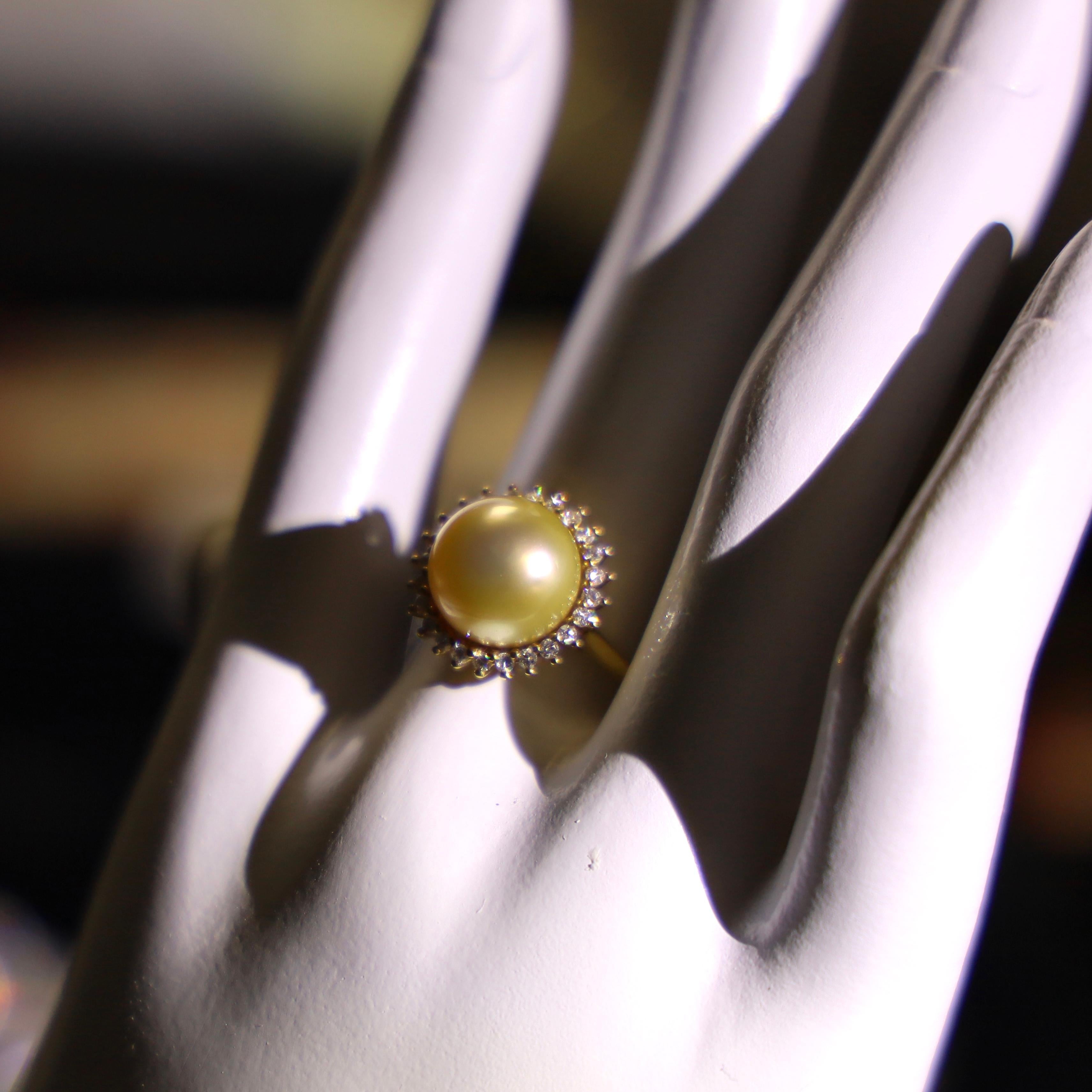 Bague classique en or jaune 18K avec perles des mers du Sud de 11 mm et diamants en vente 1