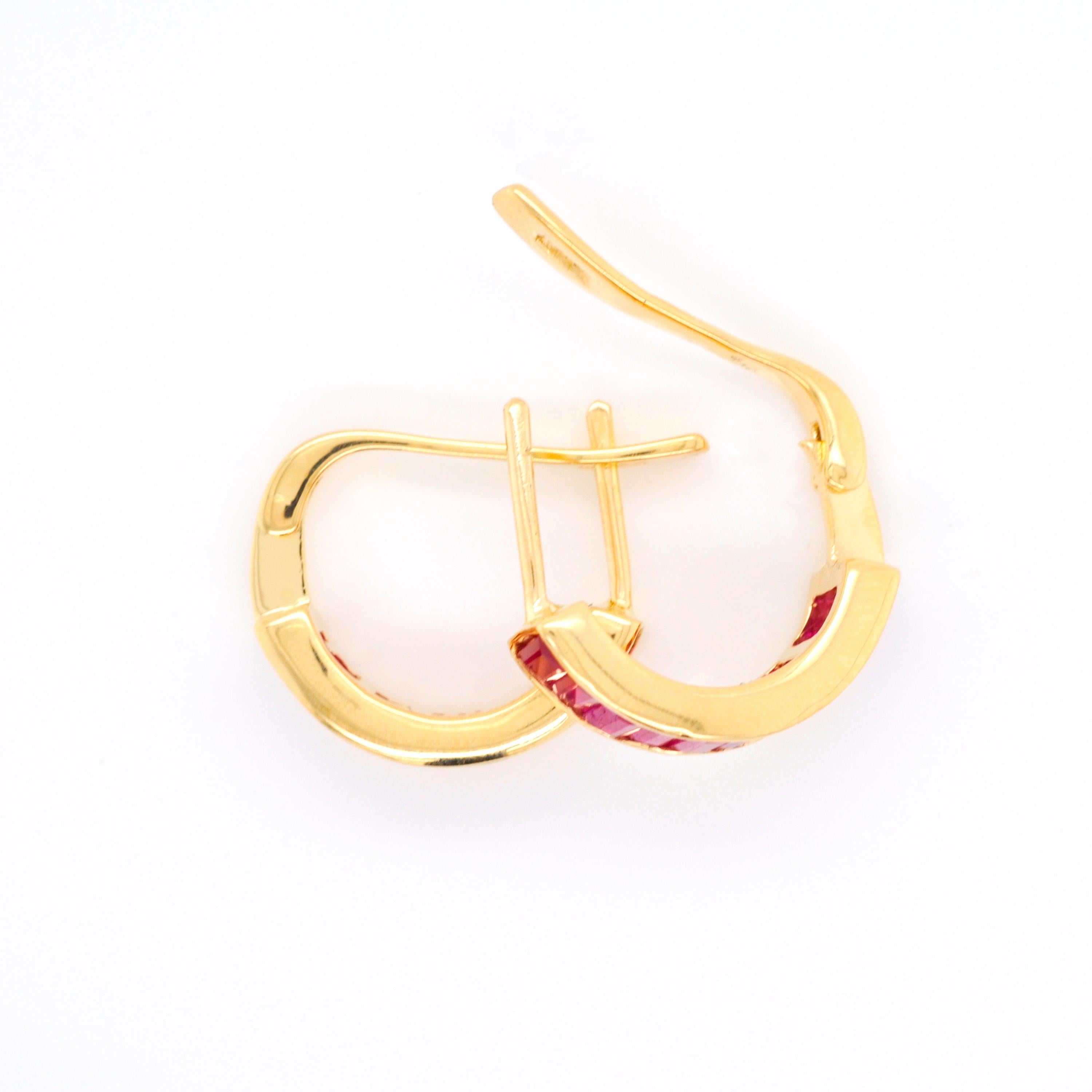 Women's 18K Yellow Gold Classic 4X2 MM Mozambique Baguette Ruby Bar Huggies Earrings For Sale