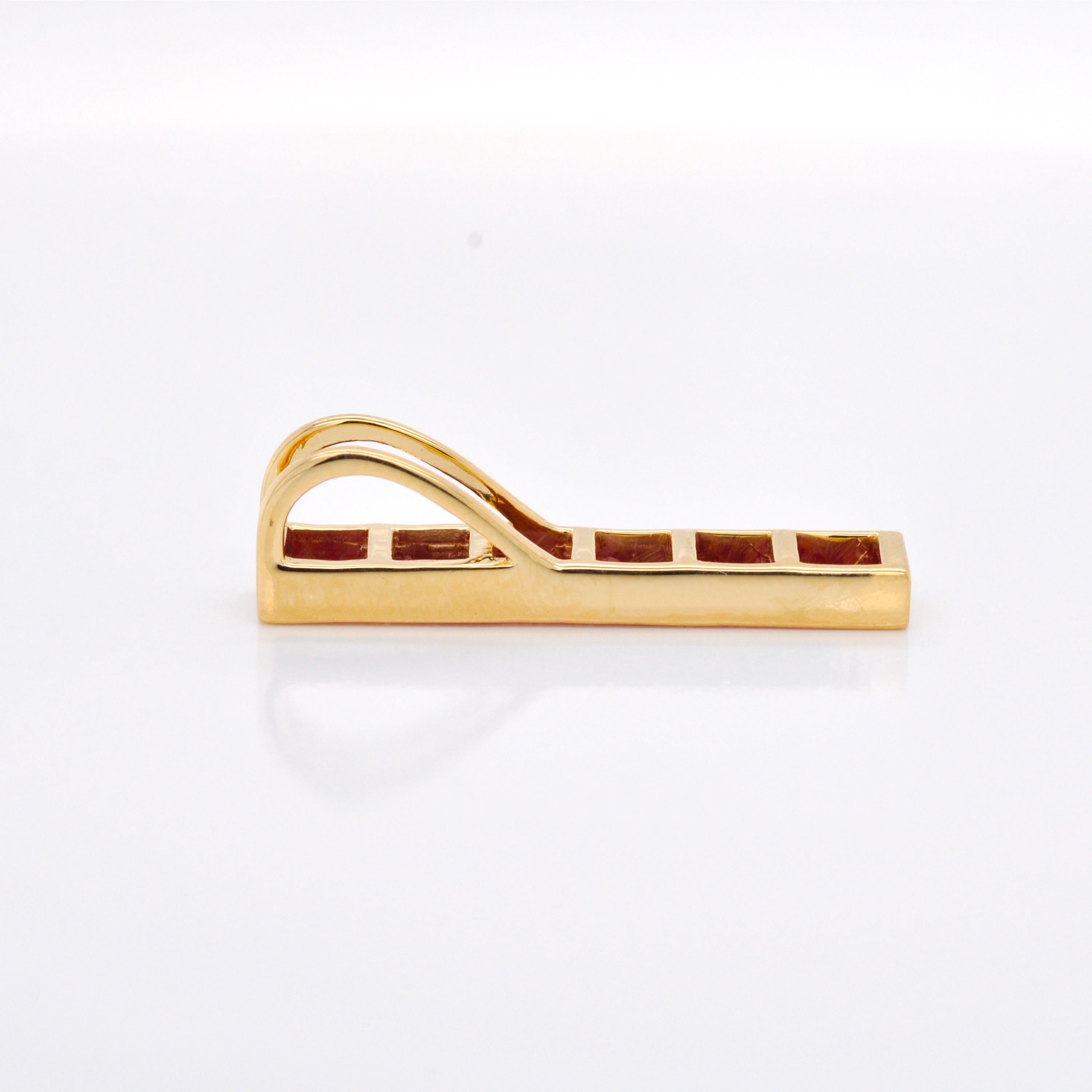 18K Yellow Gold Classic 4X2 MM Mozambique Ruby Baguette Bar Pendant In New Condition For Sale In Jaipur, Rajasthan