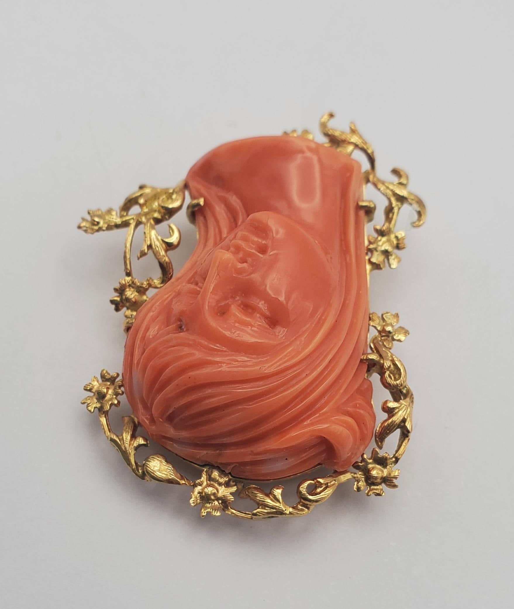 Cabochon 18K Yellow Gold Classic Beauty Natural Coral Cameo Convertible Pendant/Brooch For Sale