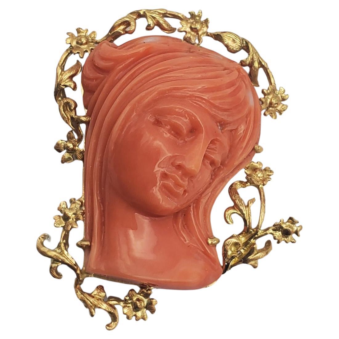 18K Gelbgold Classic Beauty Natural Coral Cameo Convertible Anhänger/Brosche