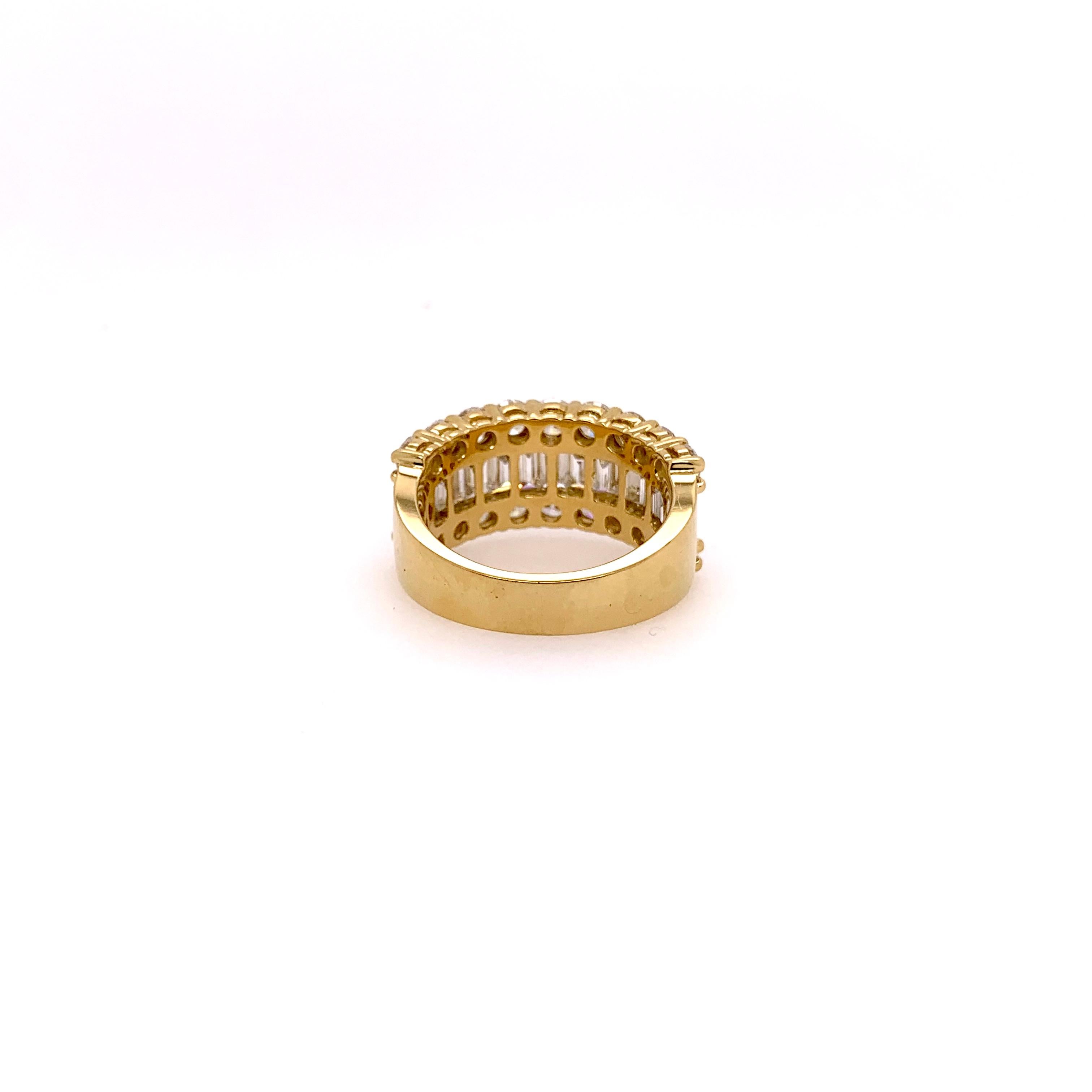 18 Karat Yellow Gold Classic Diamond Baguette Band Ring In New Condition For Sale In Carrollton, TX