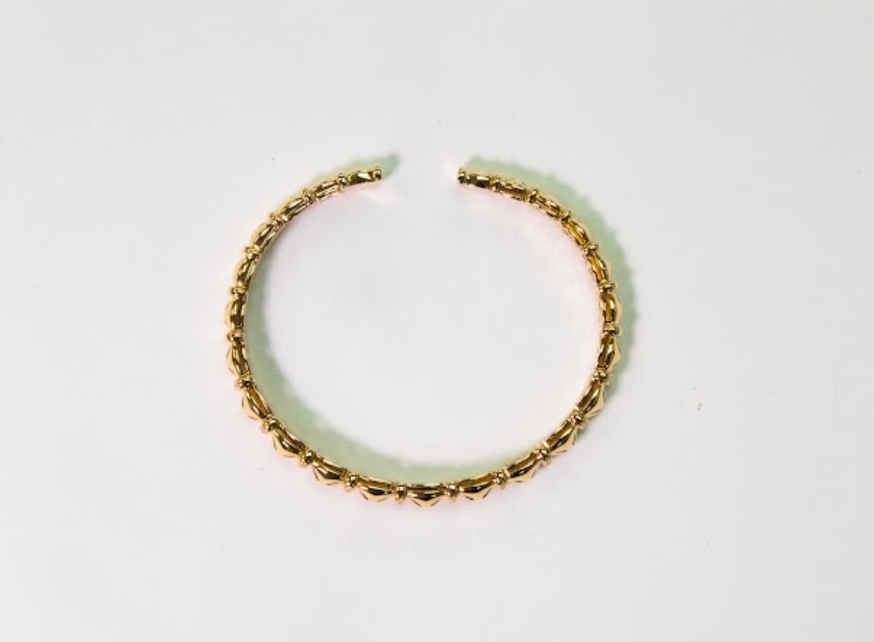 Round Cut 18K Yellow Gold Classic Diamond Bangle with Natural Diamonds IdunnCollection For Sale