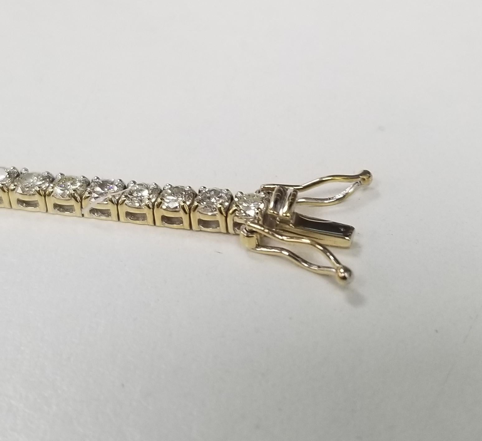 Round Cut 18k Yellow Gold Classic Diamond Tennis Bracelet with 54 Weighing 5.80cts For Sale