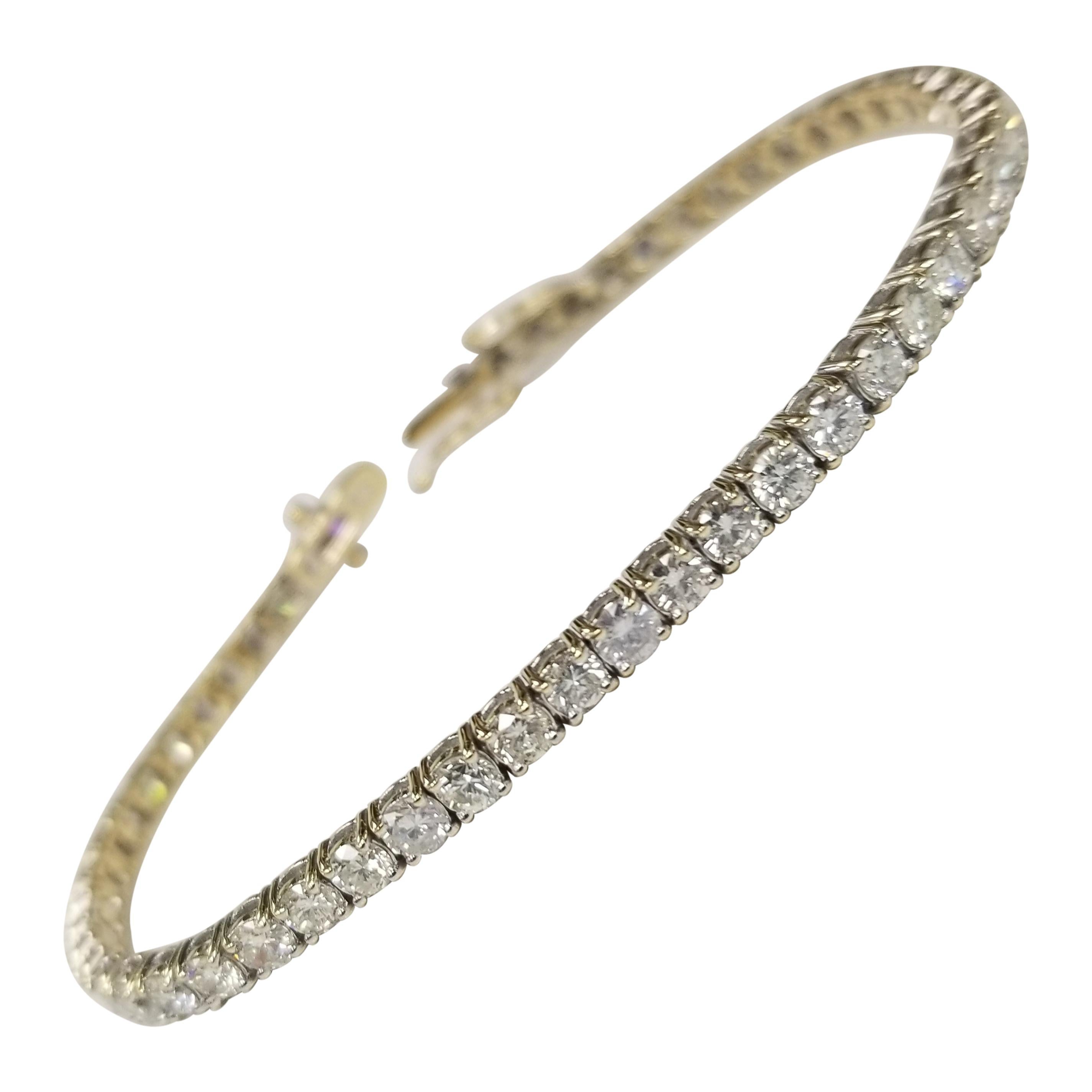 18k Yellow Gold Classic Diamond Tennis Bracelet with 54 Weighing 5.80cts For Sale