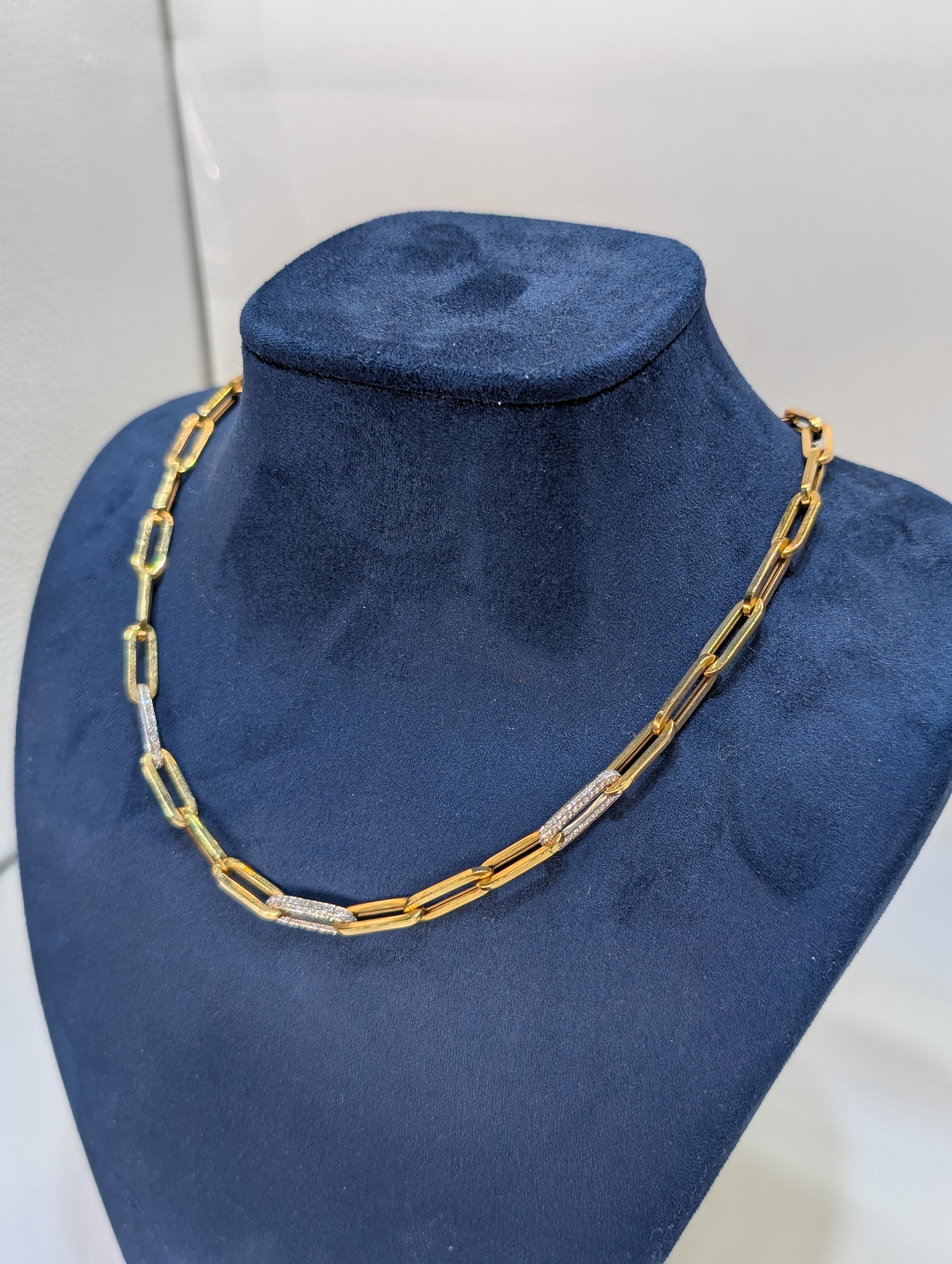 Taille ronde Collier à maillons à clip en or jaune 18 carats avec diamants totalisant 1,11 carat en vente