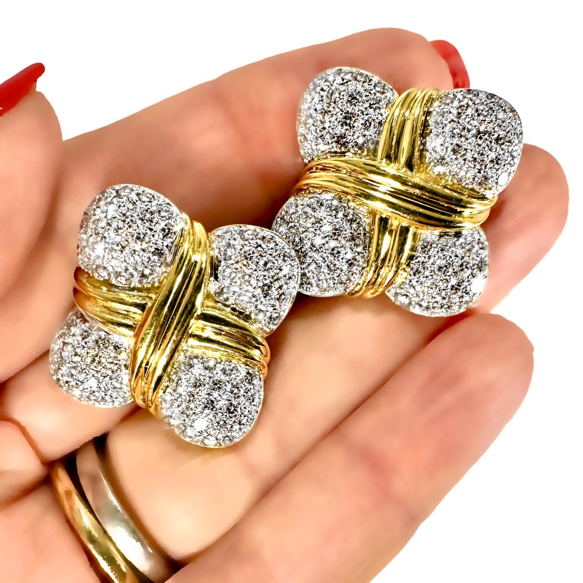 18k Yellow Gold Clover Motif Earrings Encrusted with Diamonds For Sale 1