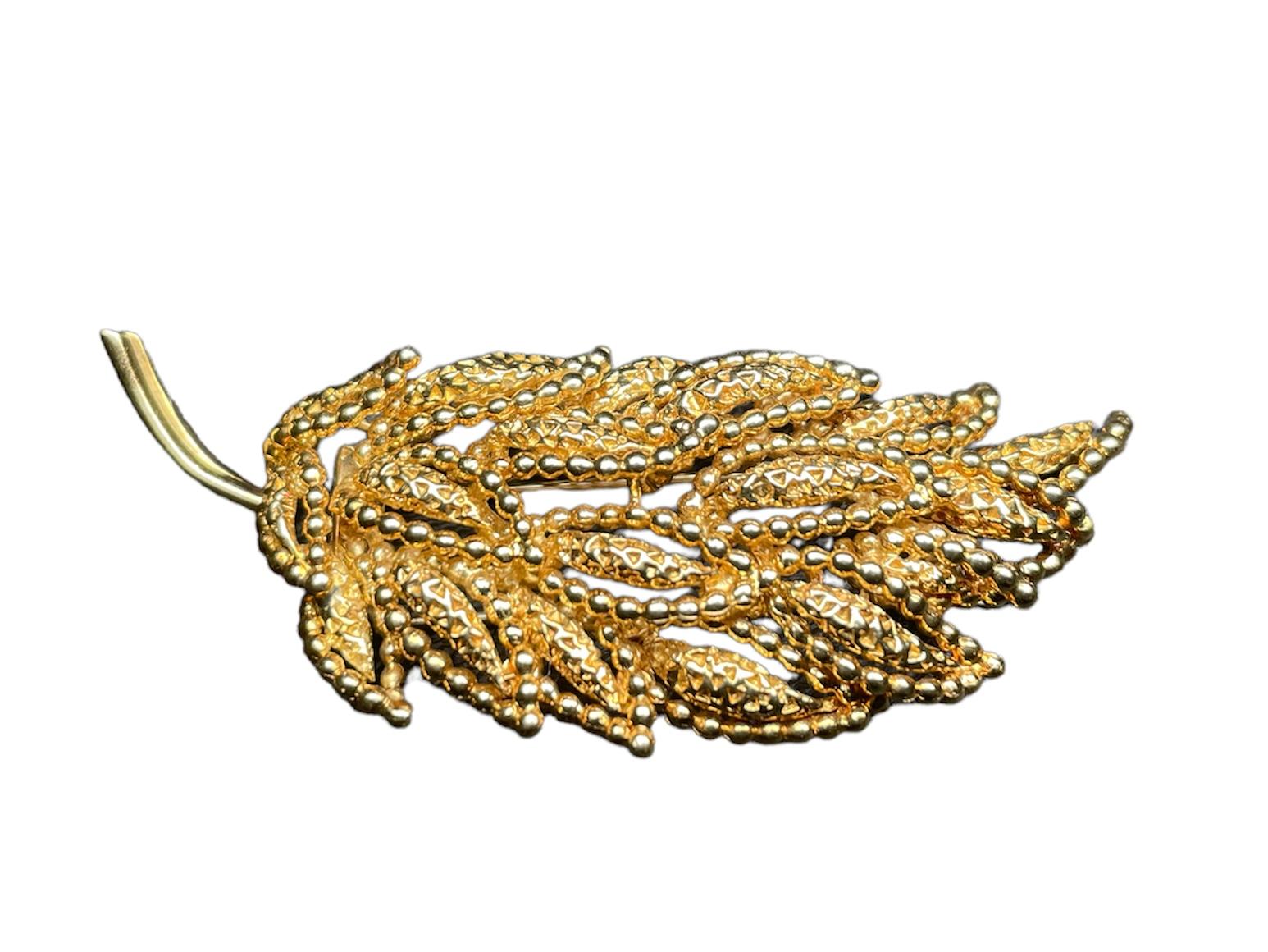Women's or Men's 18k Yellow Gold Cluster of Leaves Branch Coat / Hat Brooch For Sale