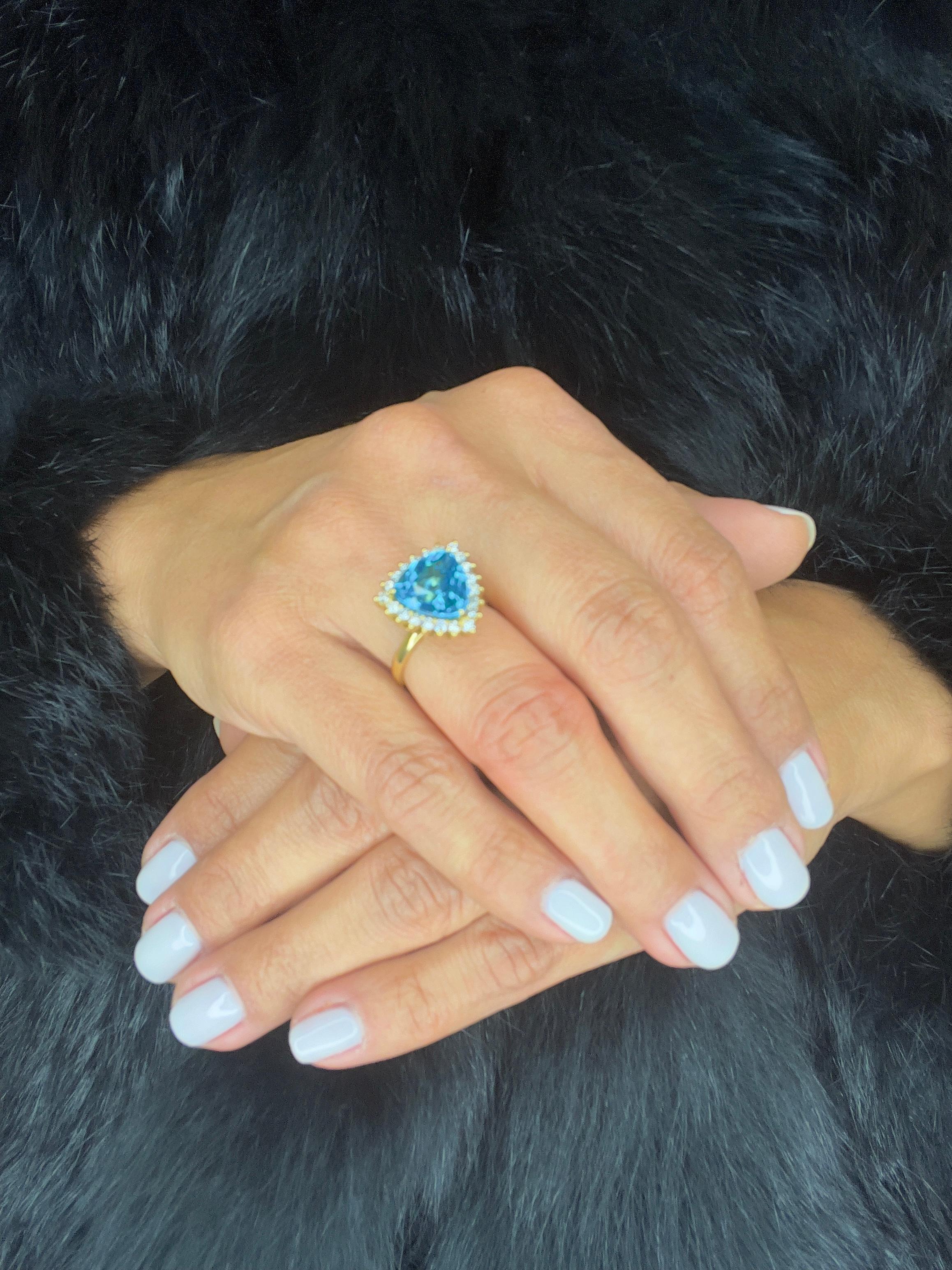18K Yellow Gold Cocktail Ring – Swiss Topaz & Diamond - Substantial Gold Content For Sale 6