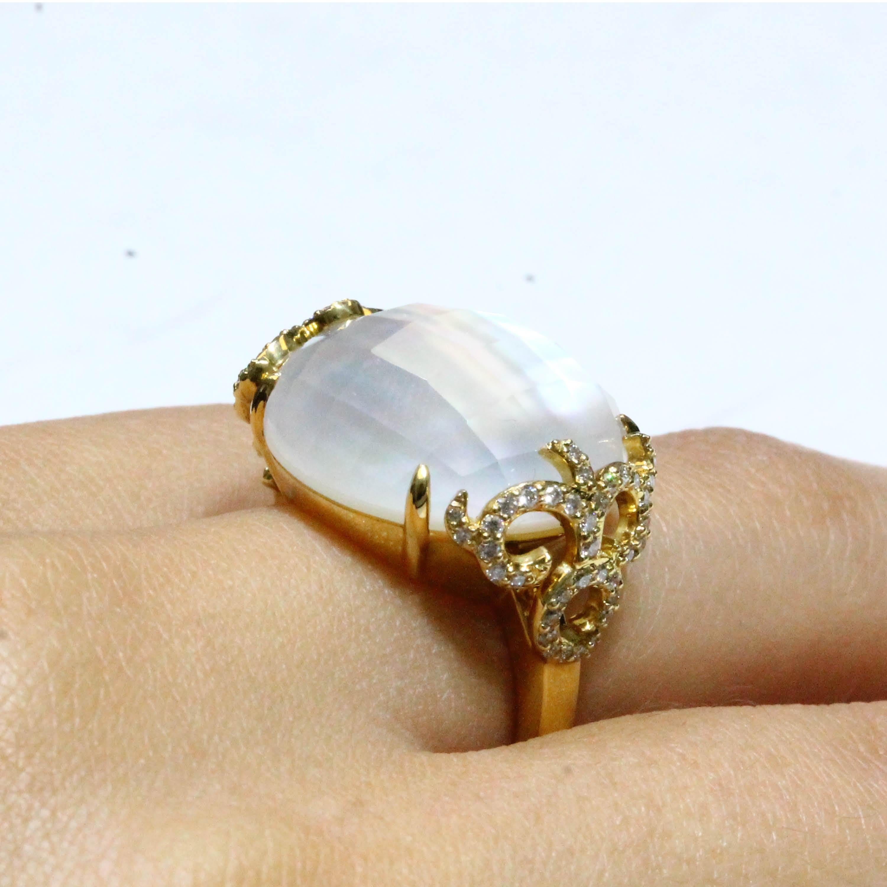 Contemporary 18K Yellow Gold Cocktail Ring w/Rock Crystal Quartz, Mother of Pearl & Diamonds For Sale
