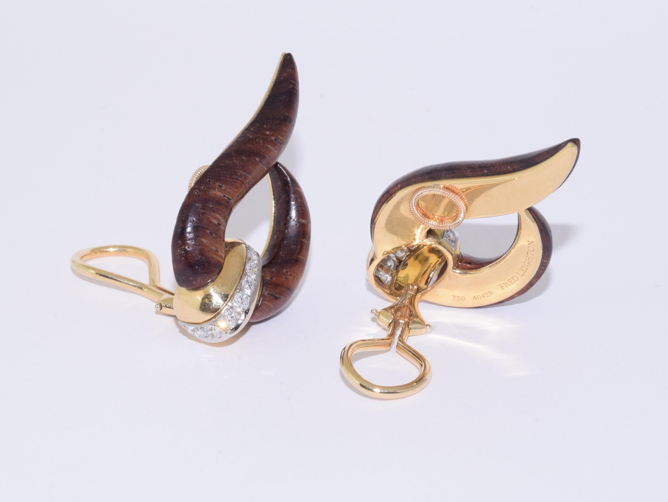 Taille ronde Boucles d'oreilles vagues en or 18 carats, bois de cocobolo et diamants signées Fred Leighton en vente
