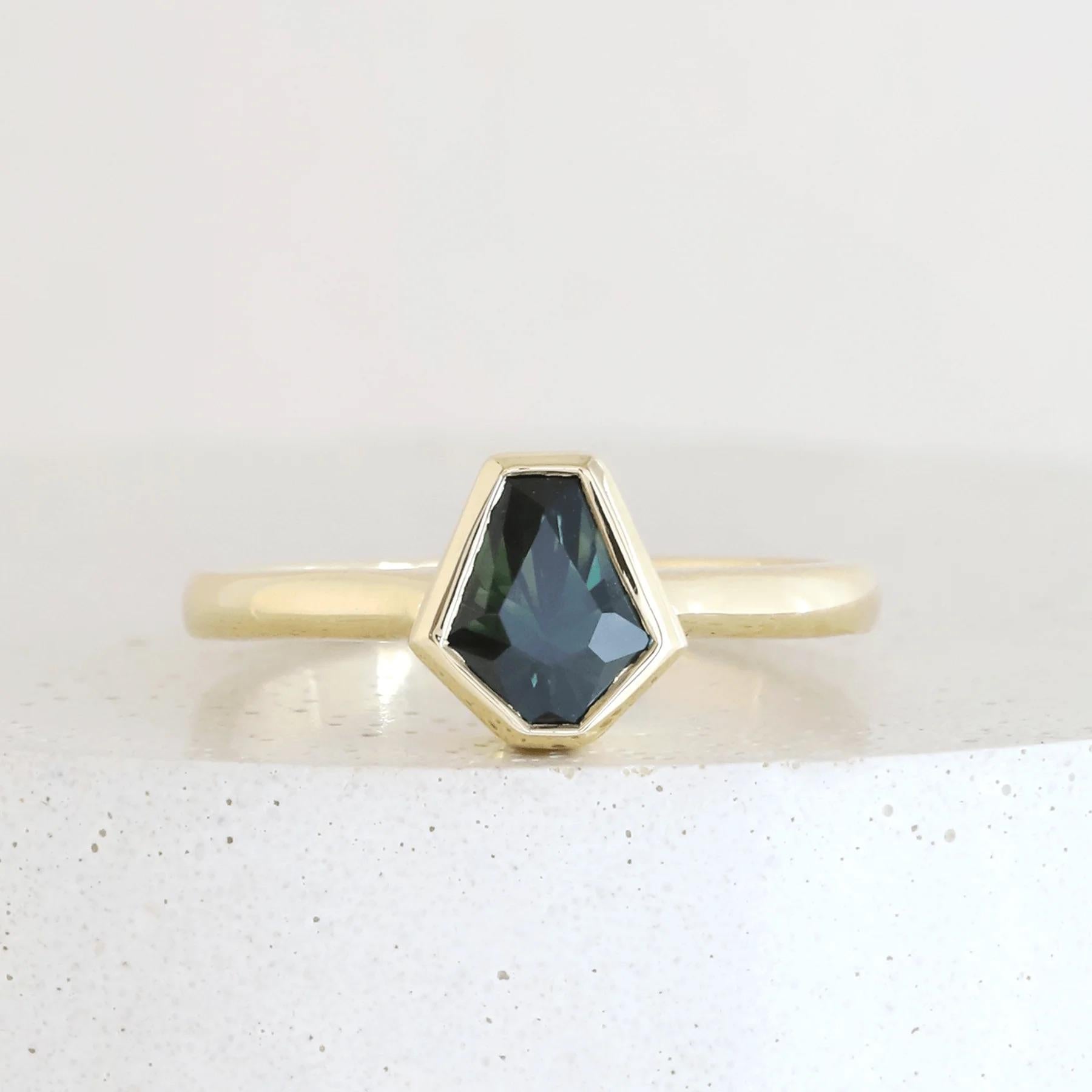 18K Yellow Gold Coffin Ring with Gem Lab Certified Australian Green Sapphire

This is custom made halo ring with pave, made in FTJCo's exclusive 18K AKARA People+Planet Yellow Gold.*
 
Set with a 1.19ct Velvet Green Modified Hexagon Step-cut