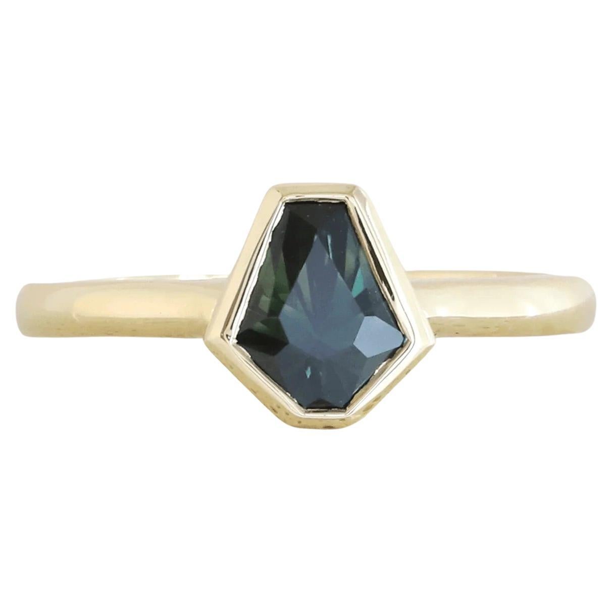 18k Yellow Gold Coffin Ring with Gem Lab Certified Australian Green Sapphire For Sale