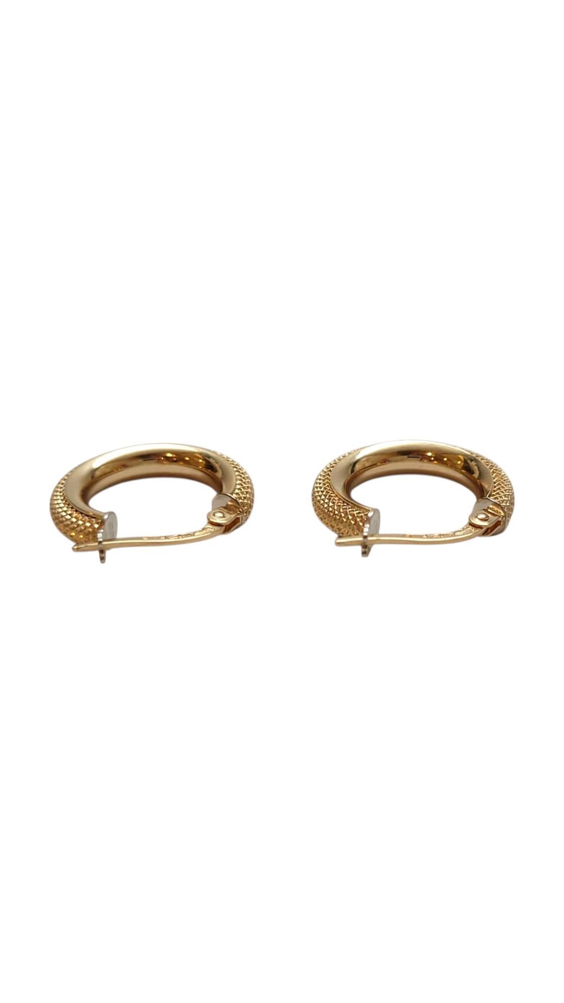 18K Yellow Gold Coil Hoop Earrings #21953 en vente 1