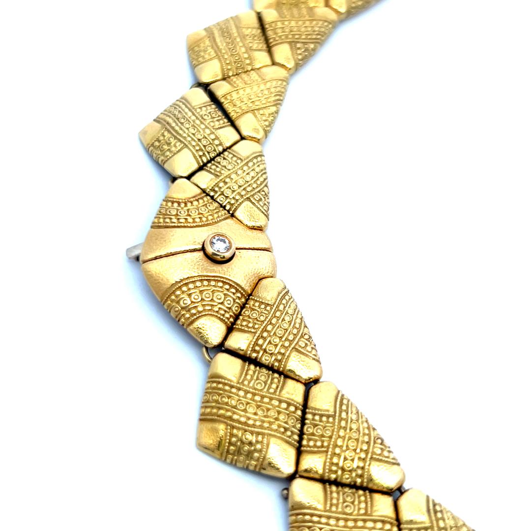 Collana in oro giallo 18K 0,10ct G VS Diamond Textured Link Design in vendita 6