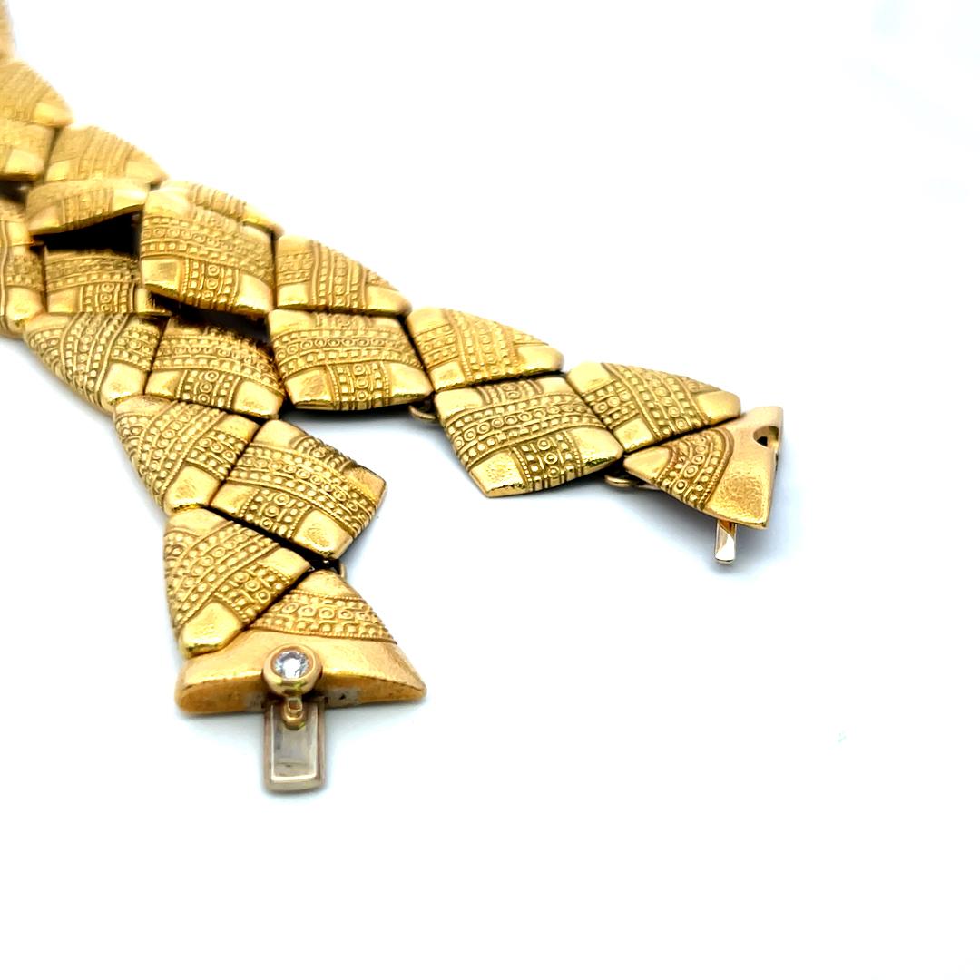 Collana in oro giallo 18K 0,10ct G VS Diamond Textured Link Design in vendita 4