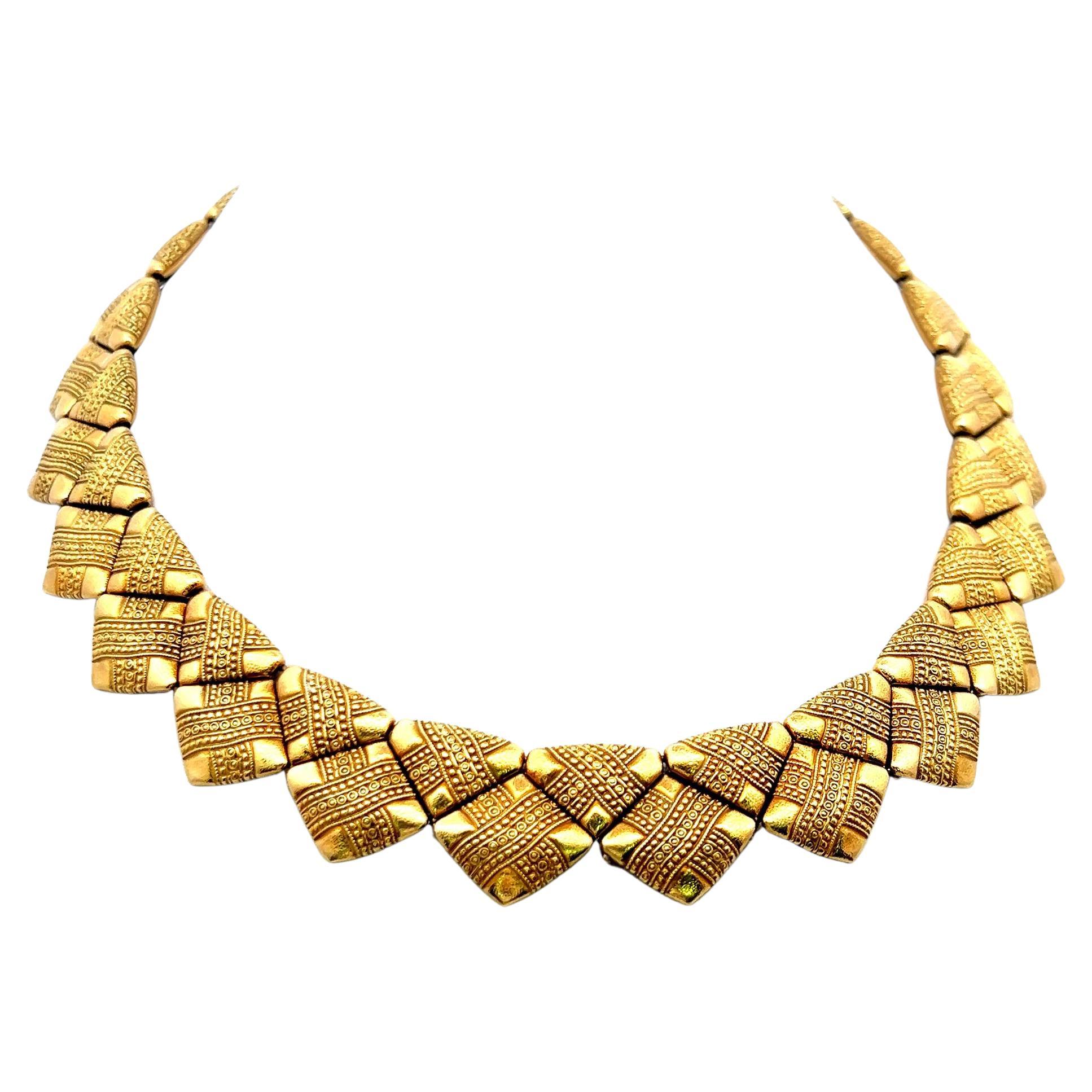 18K Yellow Gold Collar Necklace 0.10ct G VS Diamond Textured Link Design