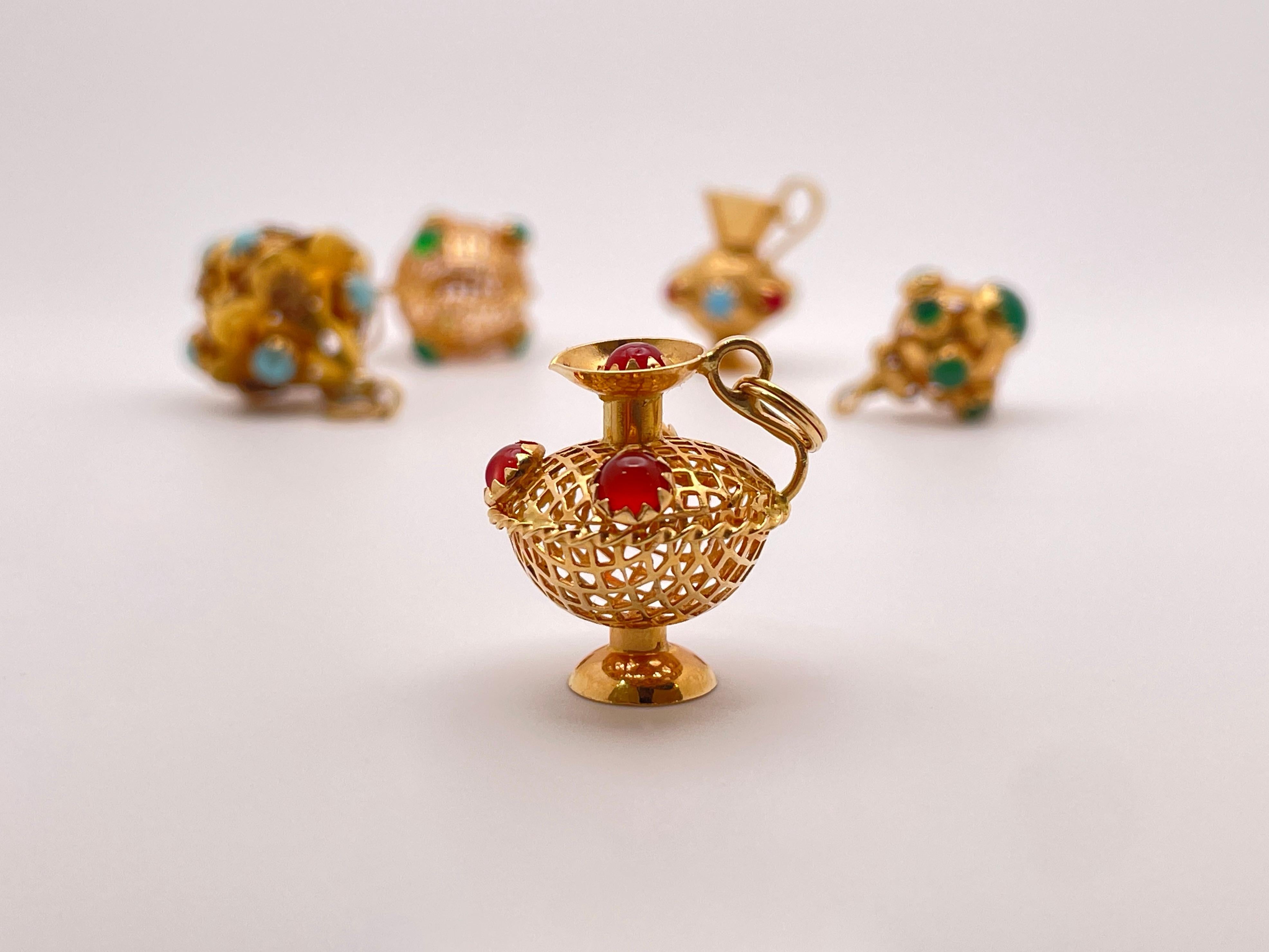 Set di charme con pietre colorate in oro giallo 18K per bracciali e collane in vendita 5