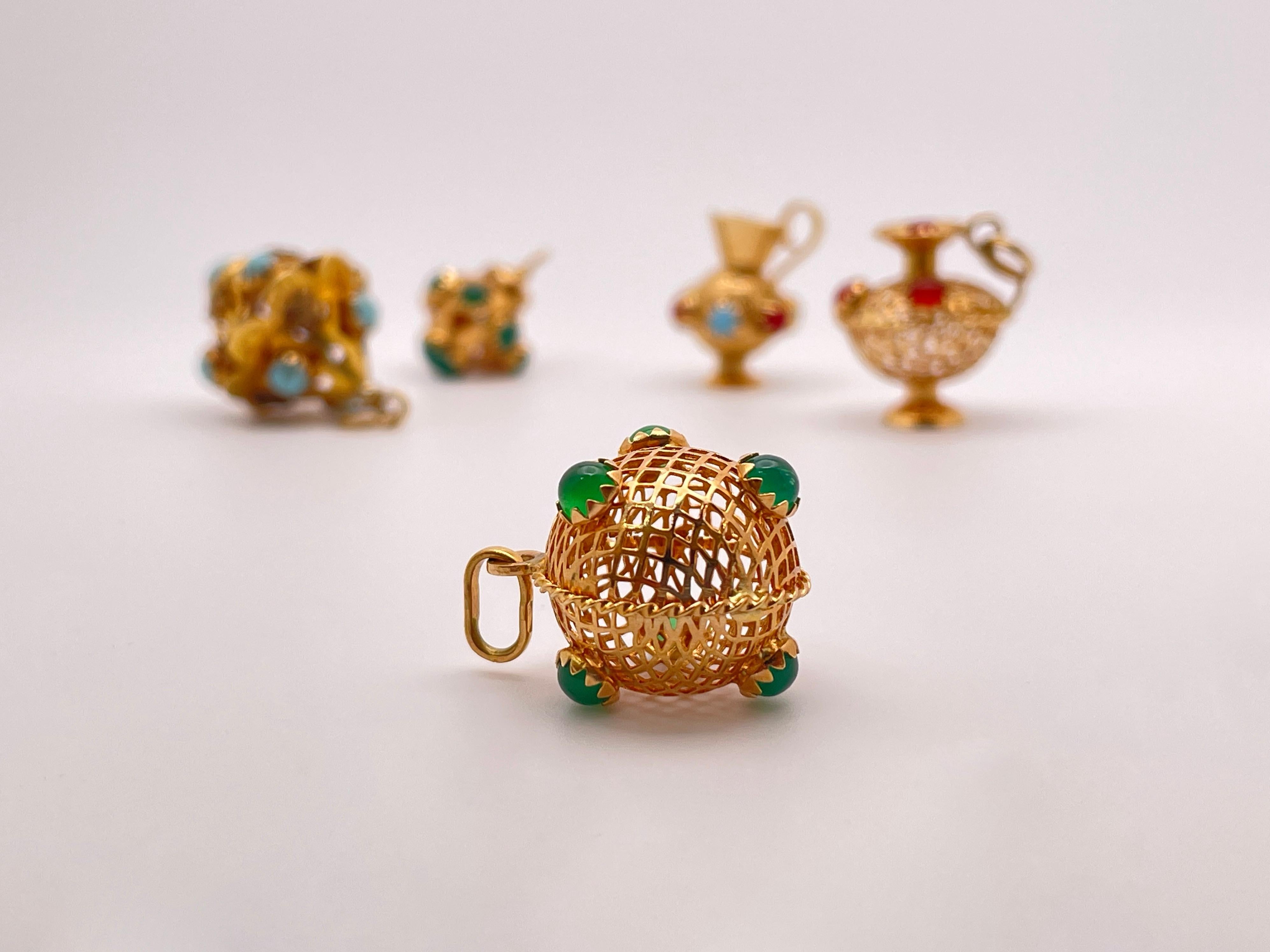 Set di charme con pietre colorate in oro giallo 18K per bracciali e collane in vendita 7