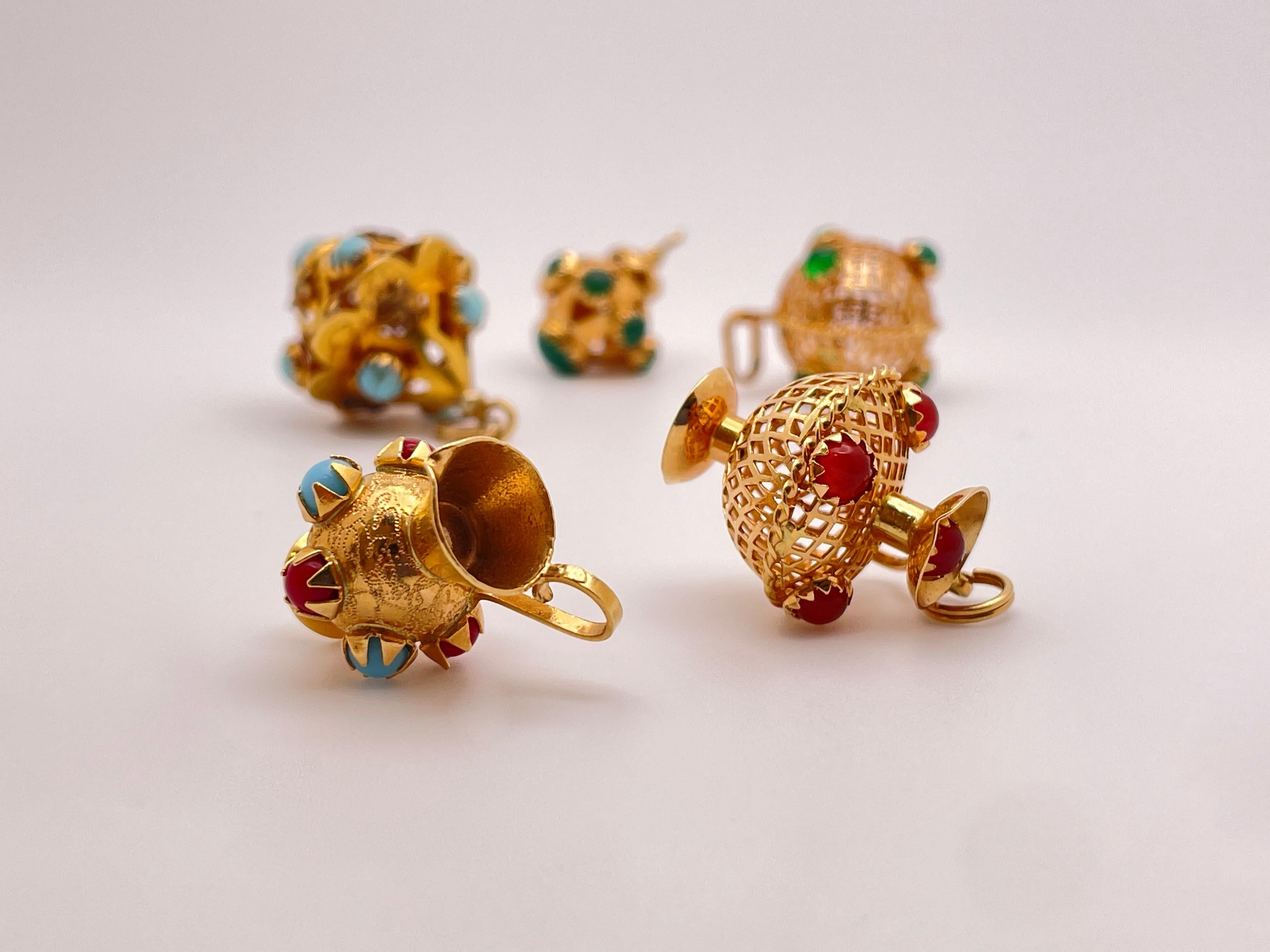 Set di charme con pietre colorate in oro giallo 18K per bracciali e collane in vendita 9