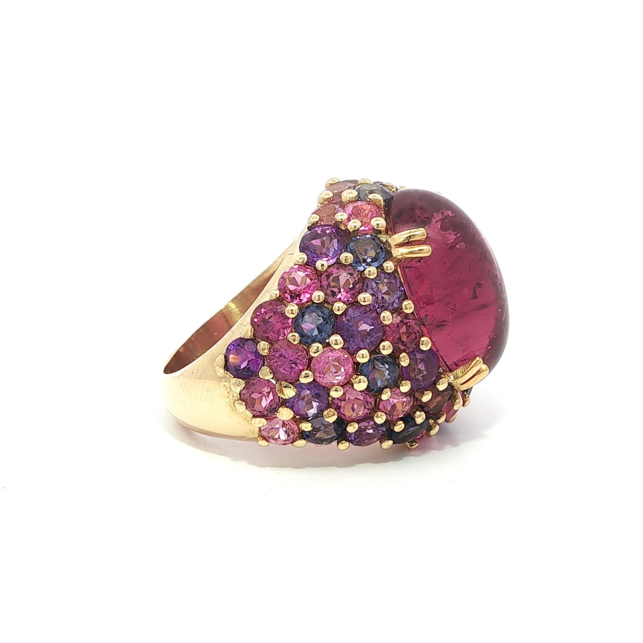 Bague en or jaune 18k Tourmaline colorée avec pierres naturelles roses et violettes Excellent état - En vente à Montclair, NJ