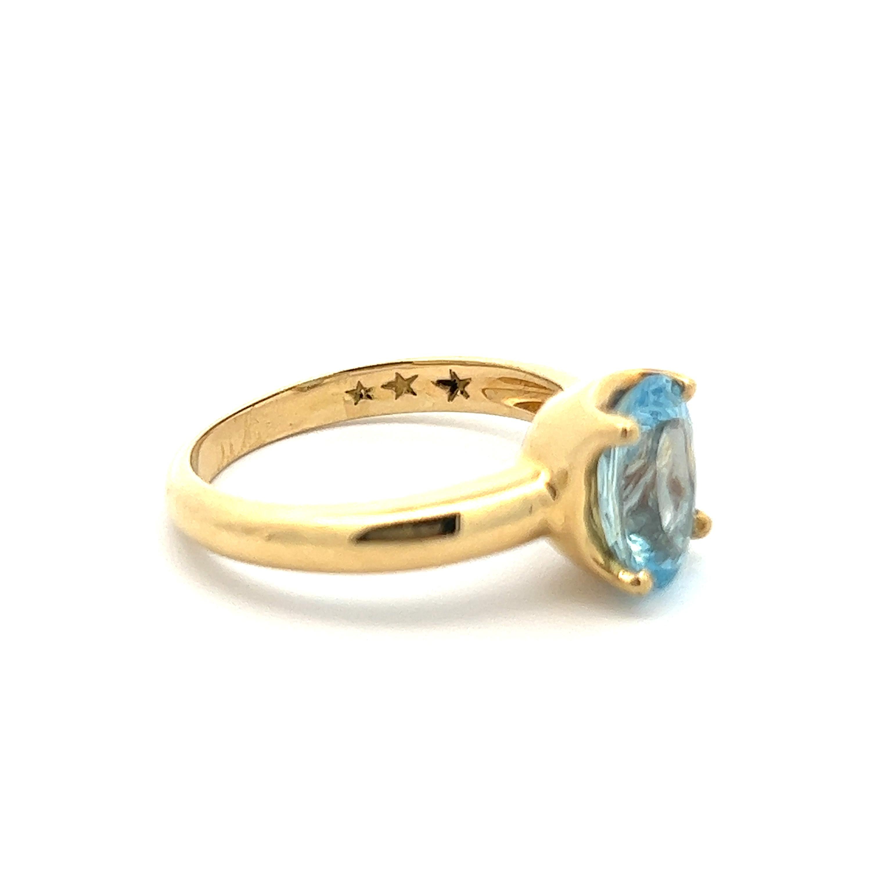 This 18K yellow gold vintage ring from H. Stern features a stunning oval cut aquamarine. H. Stern is the best known luxury jewelry brand first founded in Brazil in 1945 by Hans Stern.  Even though the brand initially specialized in precious stones,