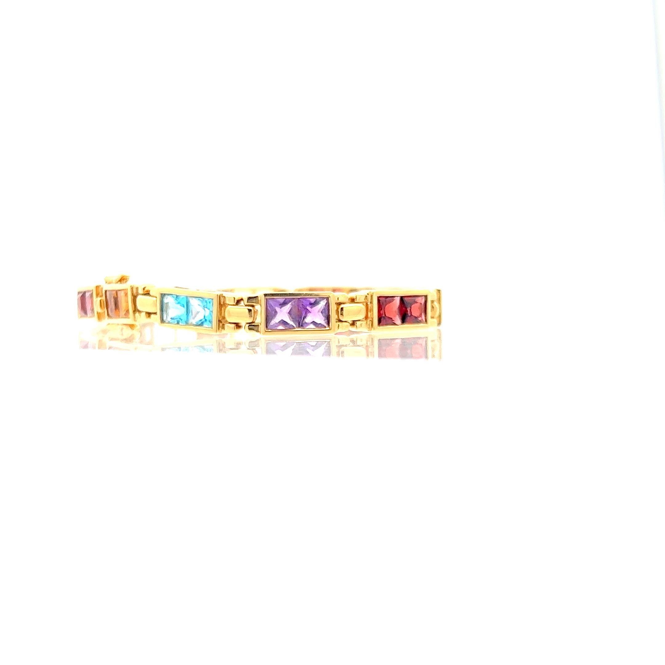 Dies ist eine atemberaubende 18k Gelbgold zeitgenössischen Multi Stein Linie Armband mit einer Vielzahl von Edelsteinen. Die schönen Farben, die die vielen Steine bieten, machen dieses Armband im Vergleich zu den meisten Gelbgoldarmbändern wirklich