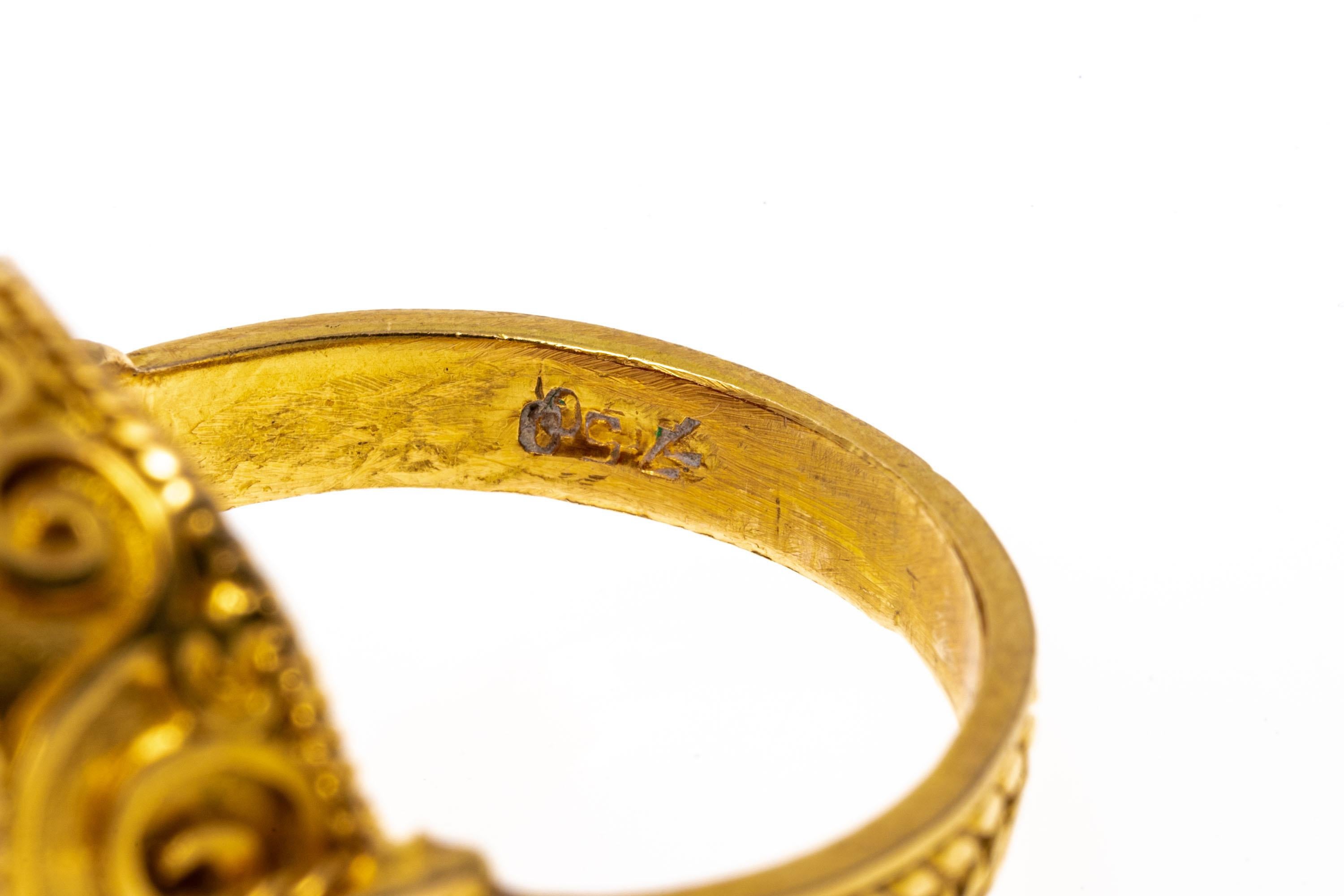 Zeitgenössischer verschnörkelter Karneol-Intaglio-Ring aus 18 Karat Gelbgold (Neoetruskisch) im Angebot