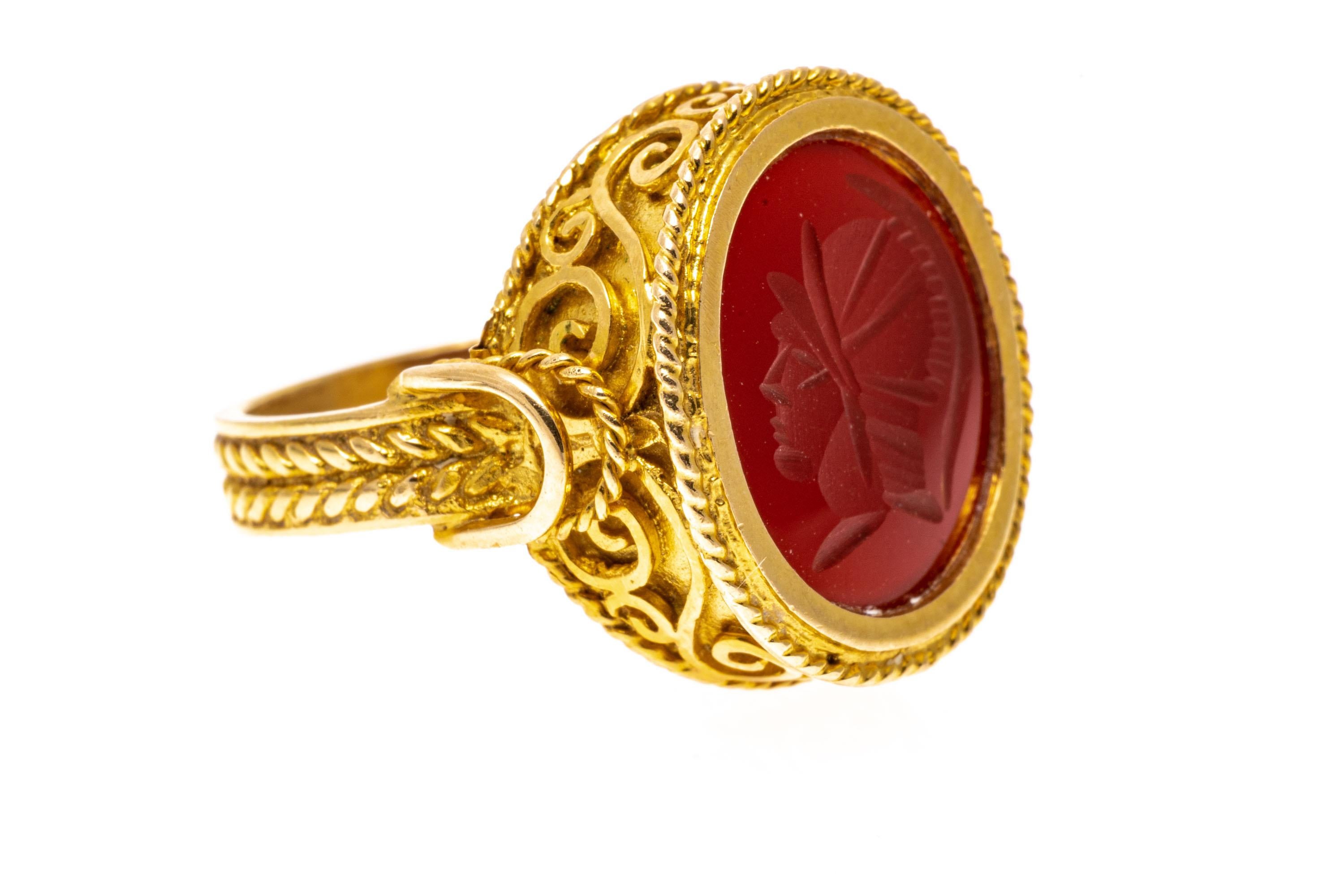 Zeitgenössischer verschnörkelter Karneol-Intaglio-Ring aus 18 Karat Gelbgold im Angebot 1