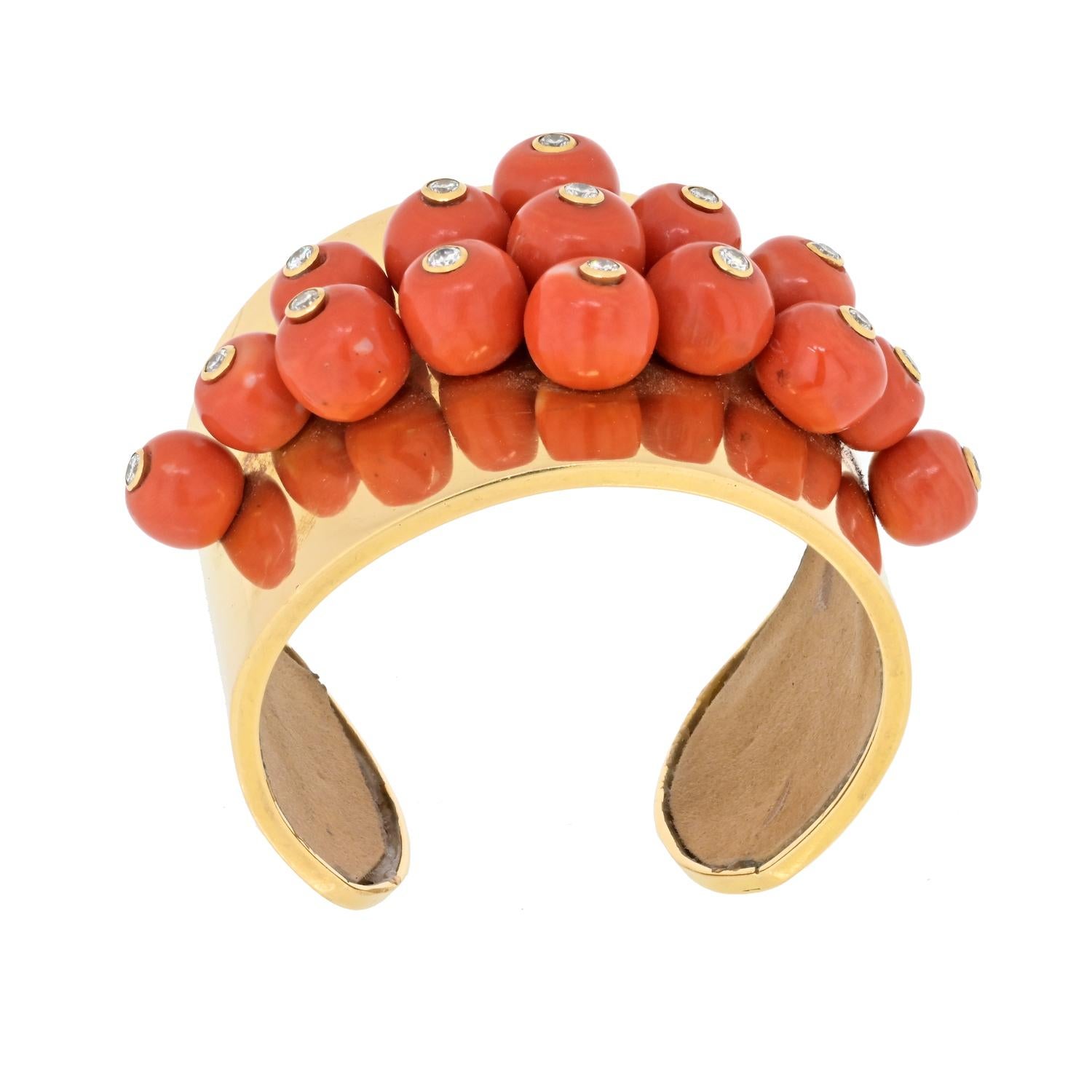 18K Yellow Gold Coral and Diamond Cuff Bangle Bracelet For Sale 1