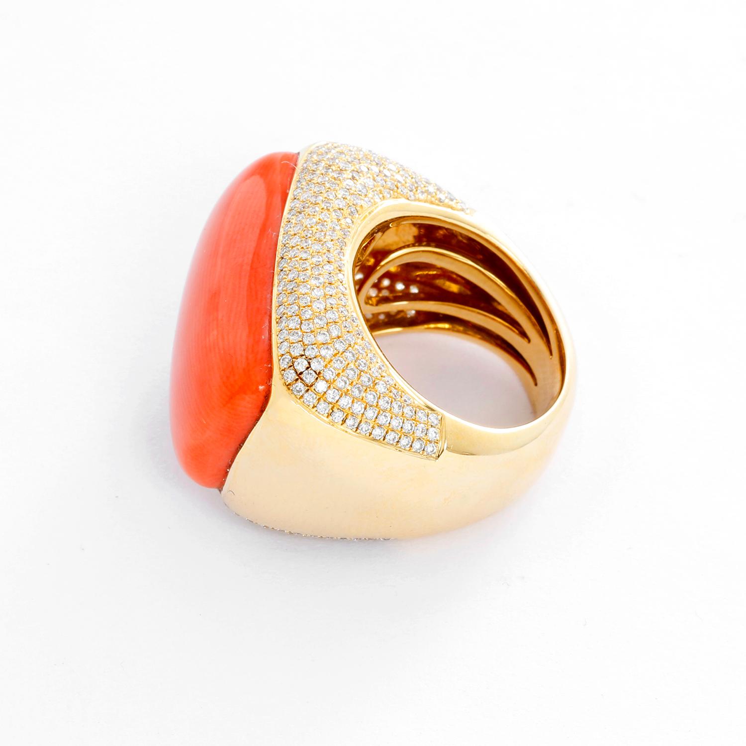 18 Karat Yellow Gold Coral and Diamond Ring In Excellent Condition In Dallas, TX