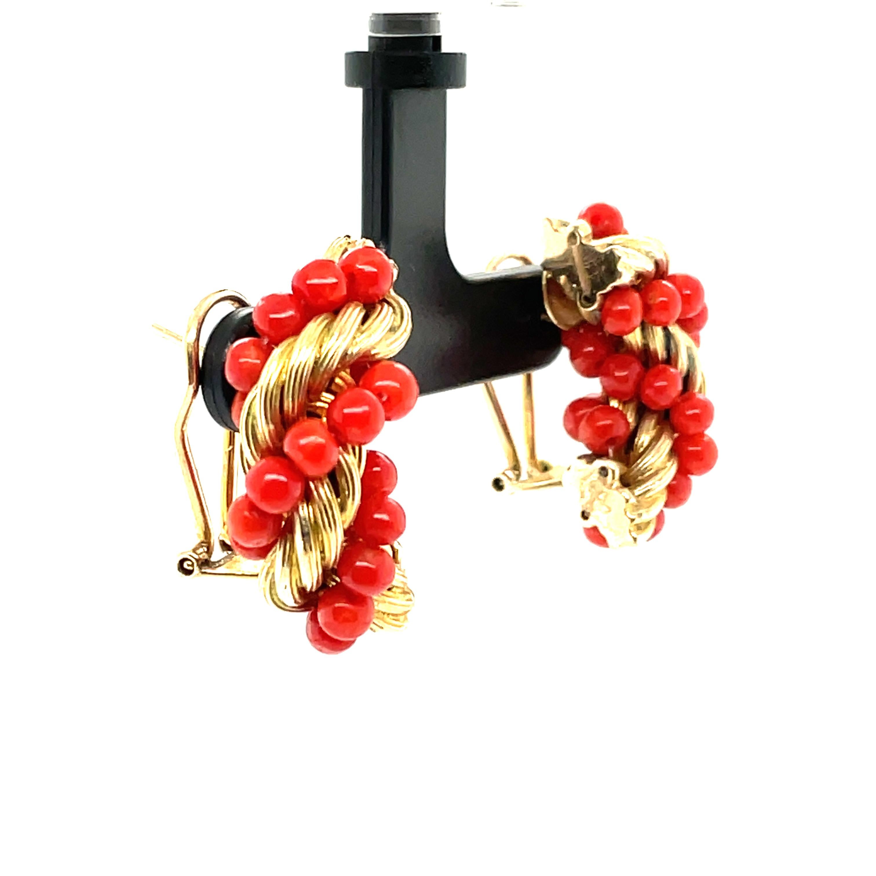 18k Yellow Gold Coral Bead Earrings In Good Condition For Sale In New York, NY