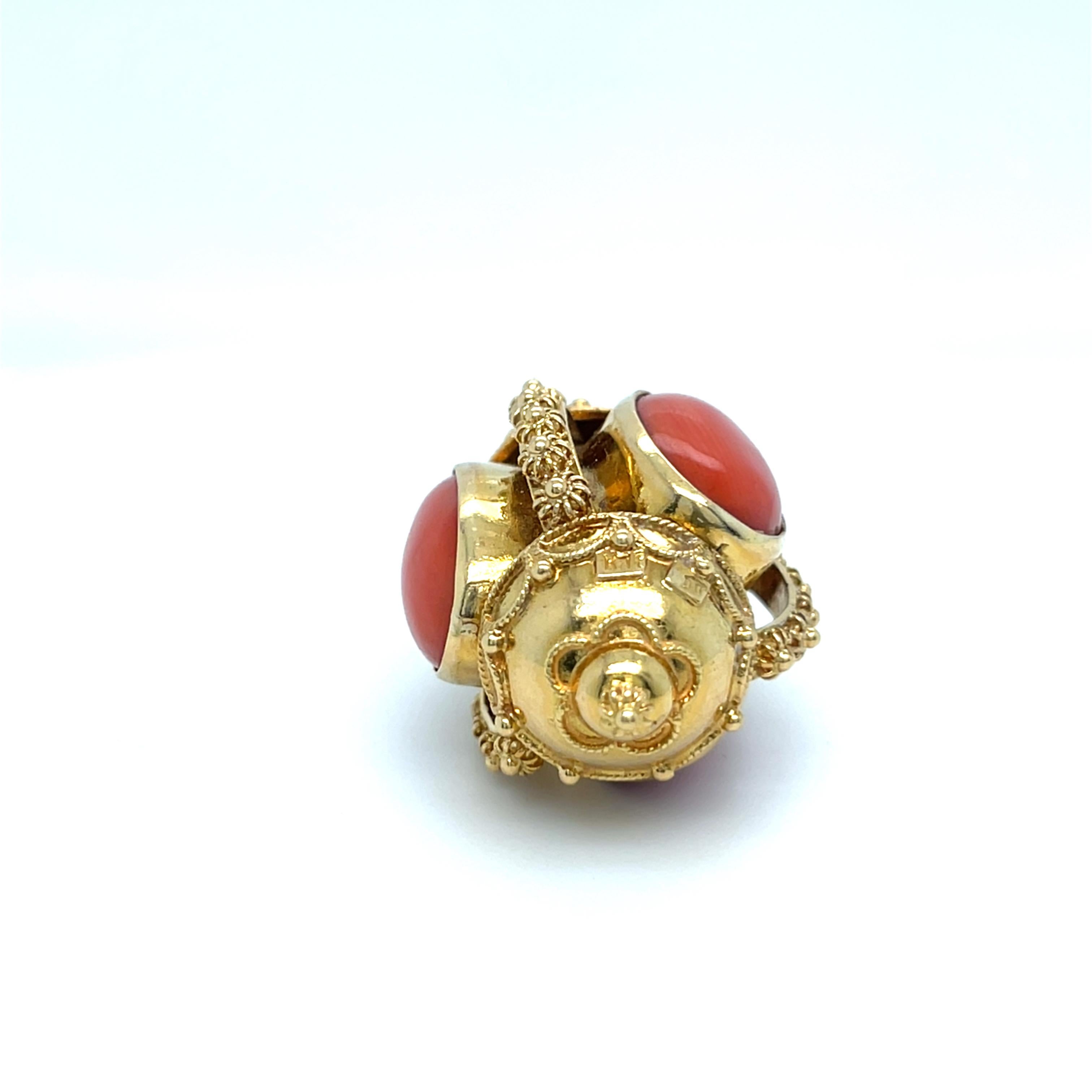 Moderne Pendentif or jaune 18k en corail cabochon orné 14.5g 1-3/4