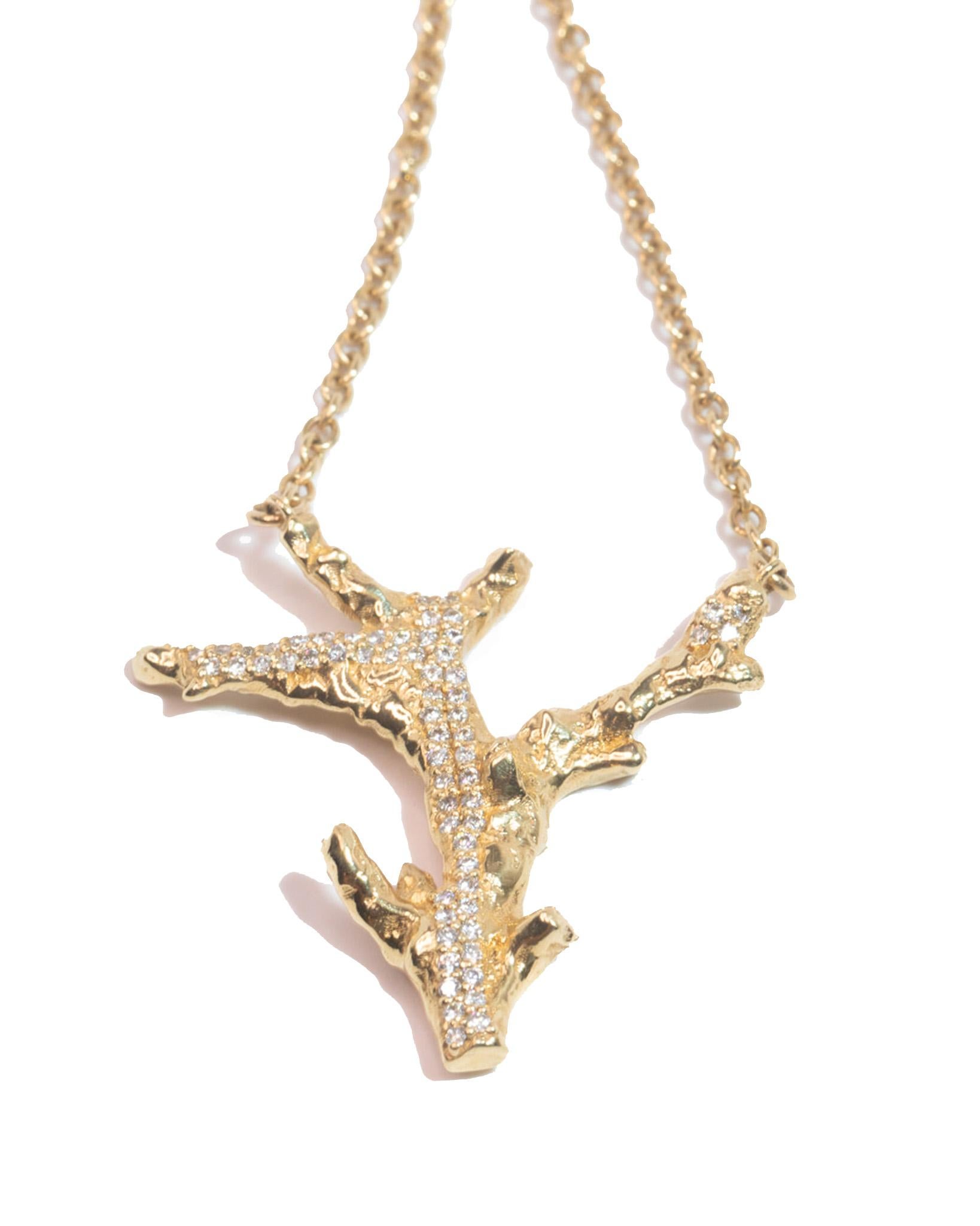Contemporain Collier pendentif corail en or jaune 18 carats avec pavé de diamants blancs en vente