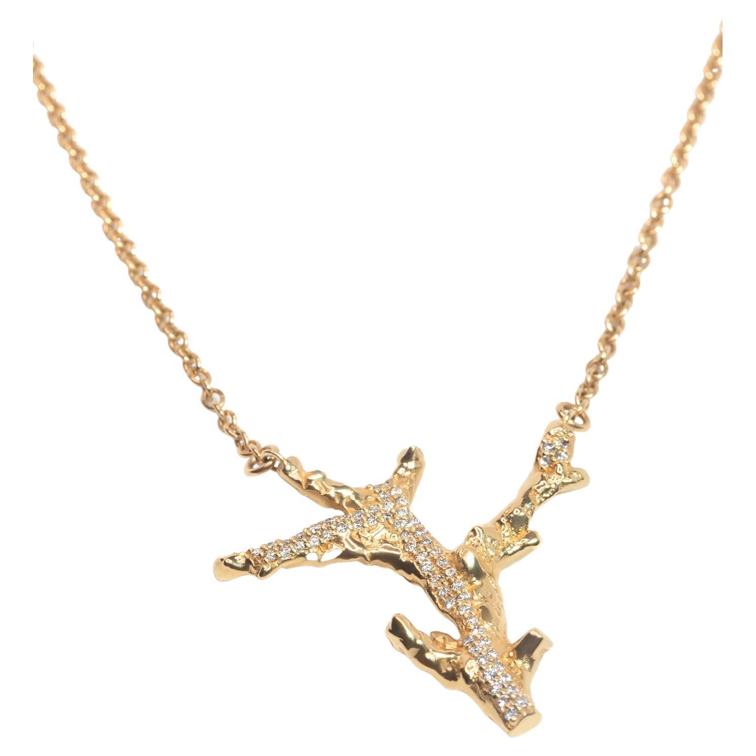 Collier pendentif corail en or jaune 18 carats avec pavé de diamants blancs