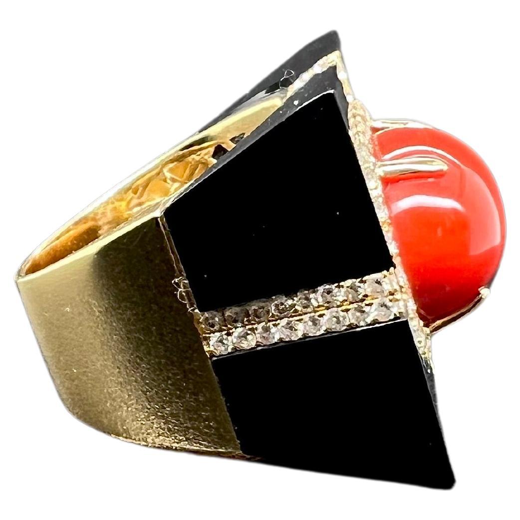 Cabochon 18k Yellow Gold Coral Ring with Onyx and Diamonds For Sale