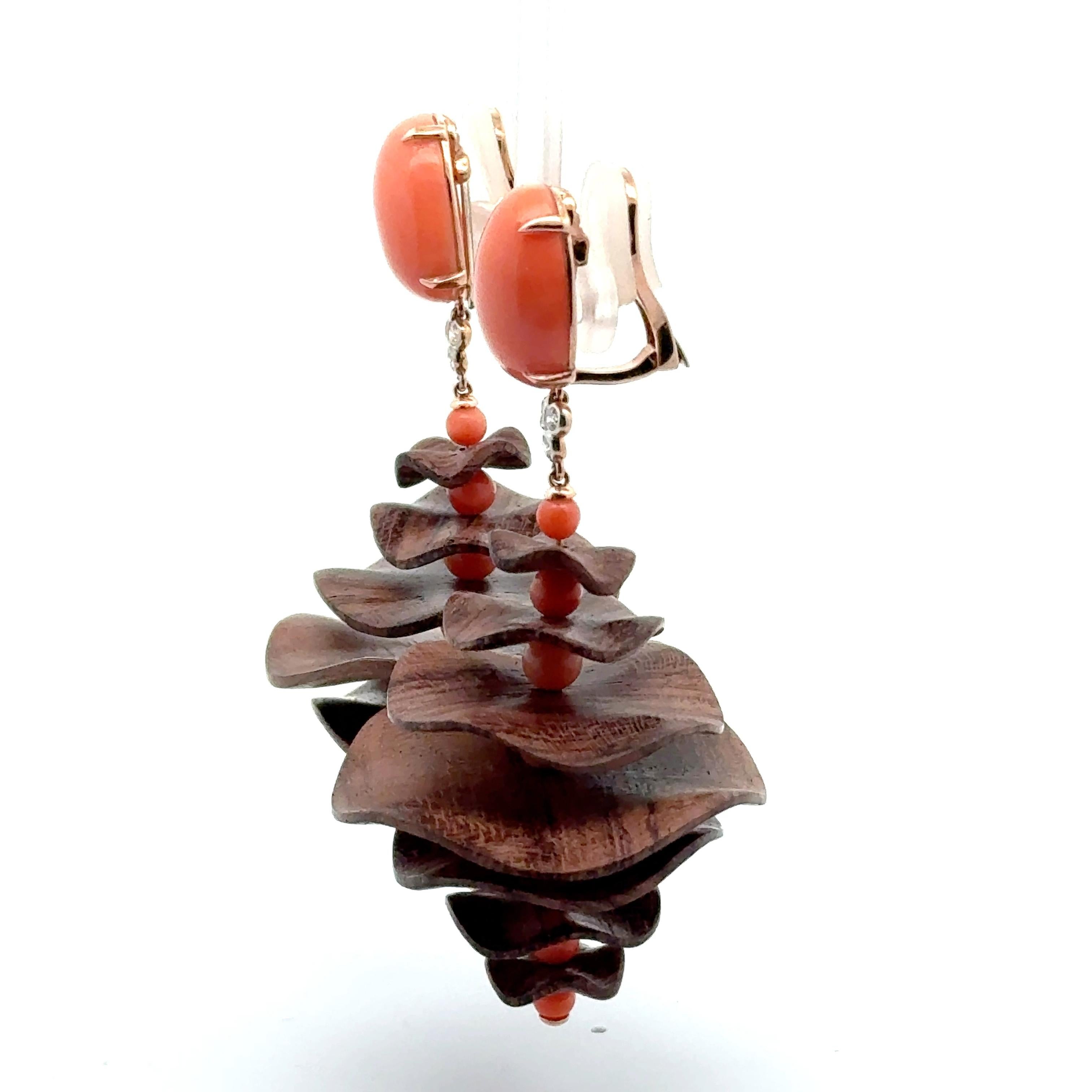 18K Gelbgold Korallen-Rosewood und Diamant-Ohrringe im Zustand „Neu“ im Angebot in New York, NY