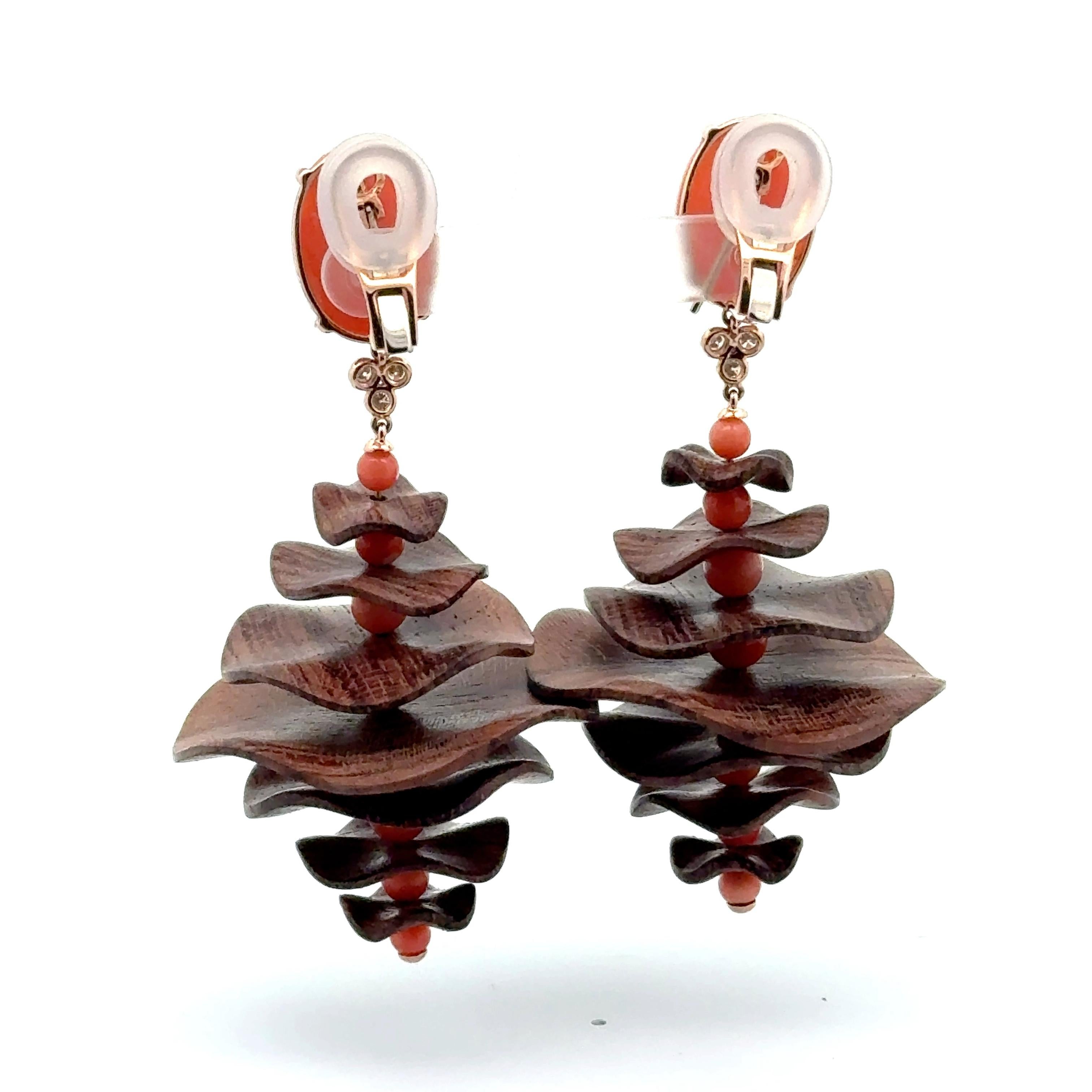 18K Gelbgold Korallen-Rosewood und Diamant-Ohrringe Damen im Angebot