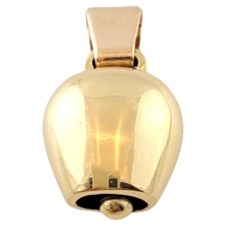 Vintage 18K Yellow Gold Cowbell Charm

Lovely 18 karat yellow gold cowbell charm adorned with an intricate flower design. Bale is a different shade of gold than charm - touch of rose 

Slight ring to charm

Hallmark: C 750

Weight: 2.28 g/ 1.82