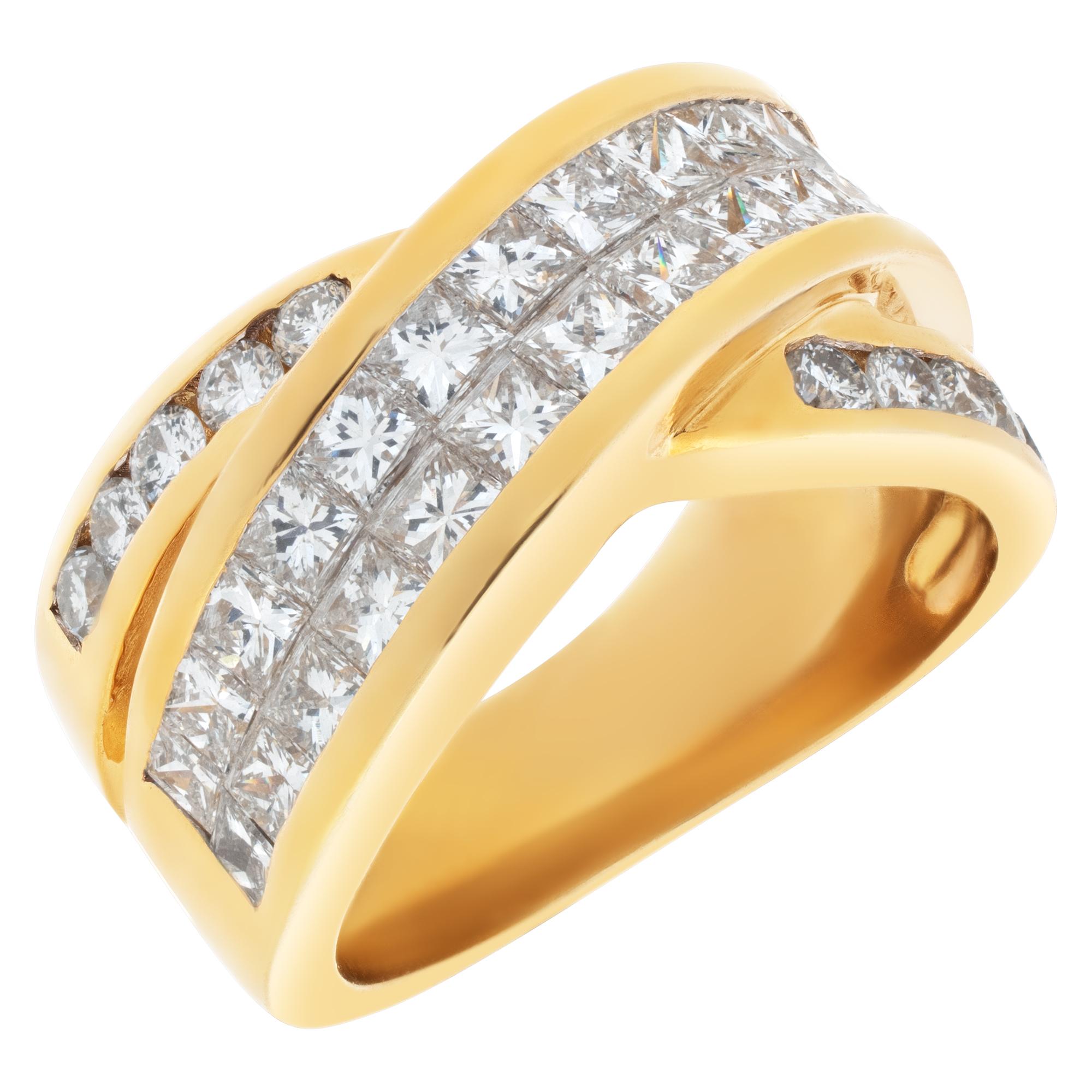 18k Yellow Gold Criss Cross Diamond Ring with over 3 Carats In Excellent Condition For Sale In Surfside, FL