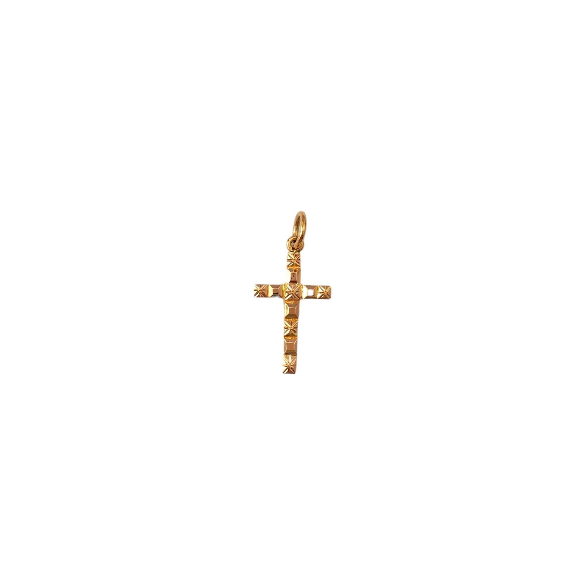 18K Yellow Gold Cross Pendant 

This cross pendant is a symbol of faith and is a meaningful addition to your collection. 

Size: 24.5mm X 14.4mm X 1.4mm

Weight: 1.1dwt. / 1.6 gr.

Tested 18K

Very good condition, professionally polished.

Will come